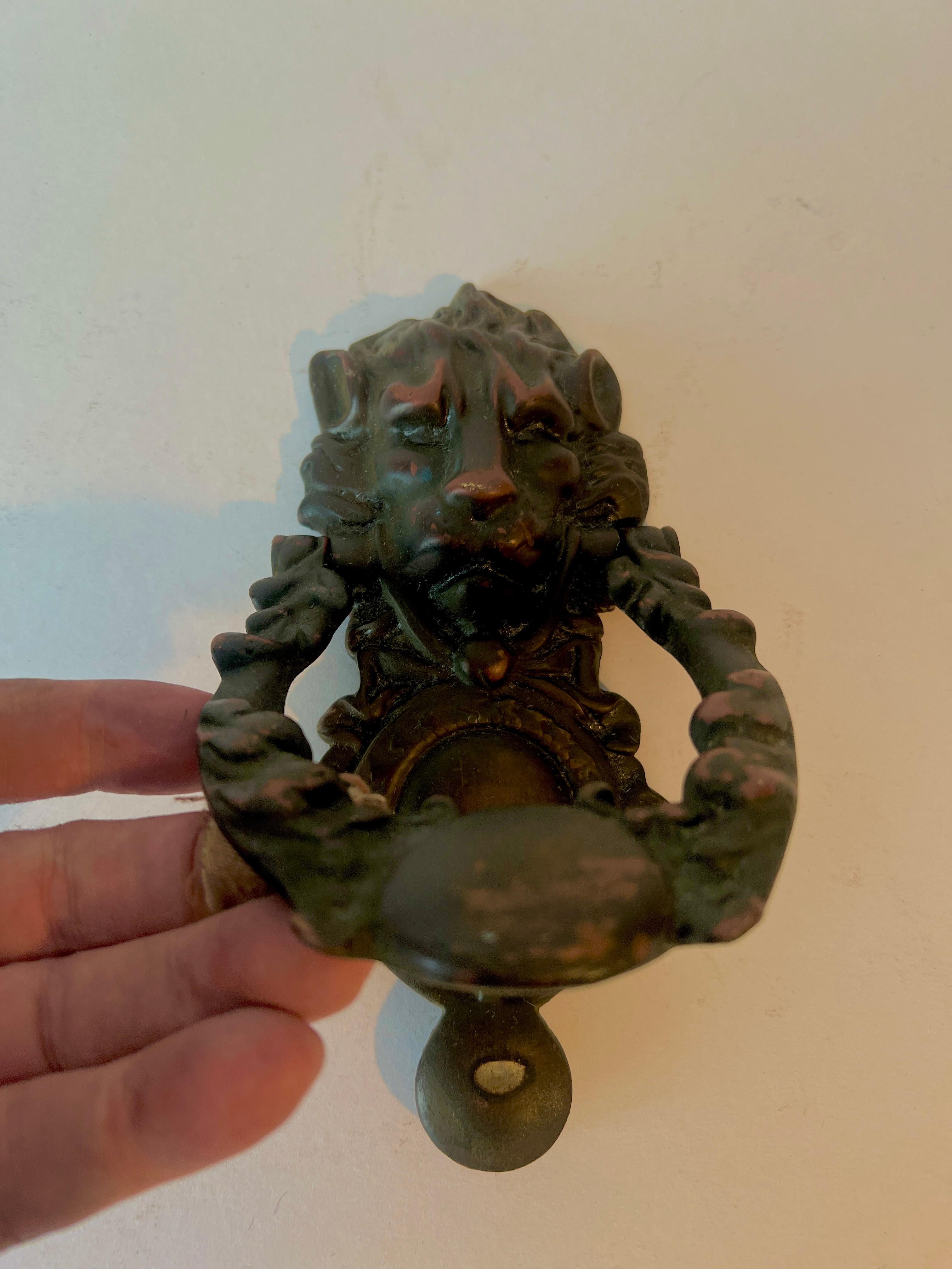 Englischer Bronze-Türklopfer mit Löwenkopf im Zustand „Gut“ im Angebot in Los Angeles, CA