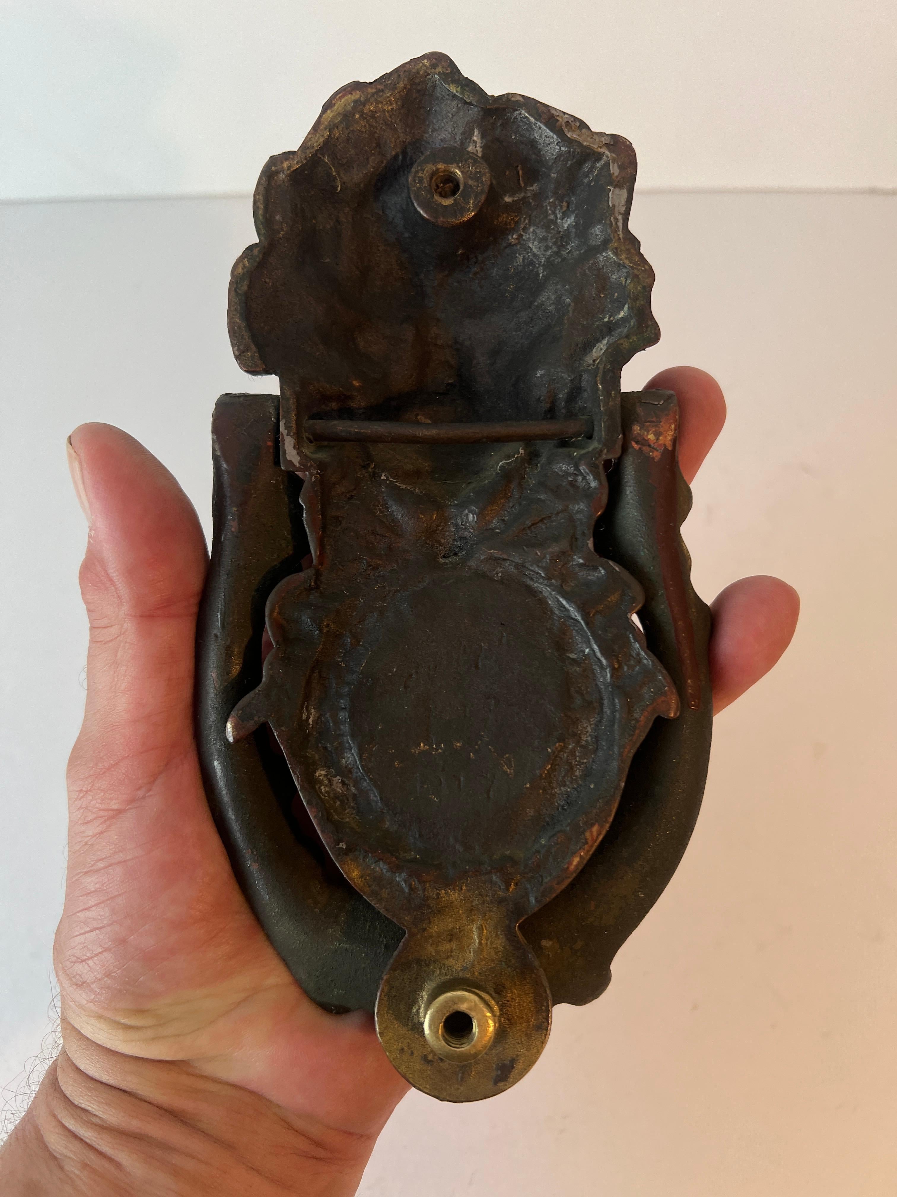 Englischer Bronze-Türklopfer mit Löwenkopf (19. Jahrhundert) im Angebot