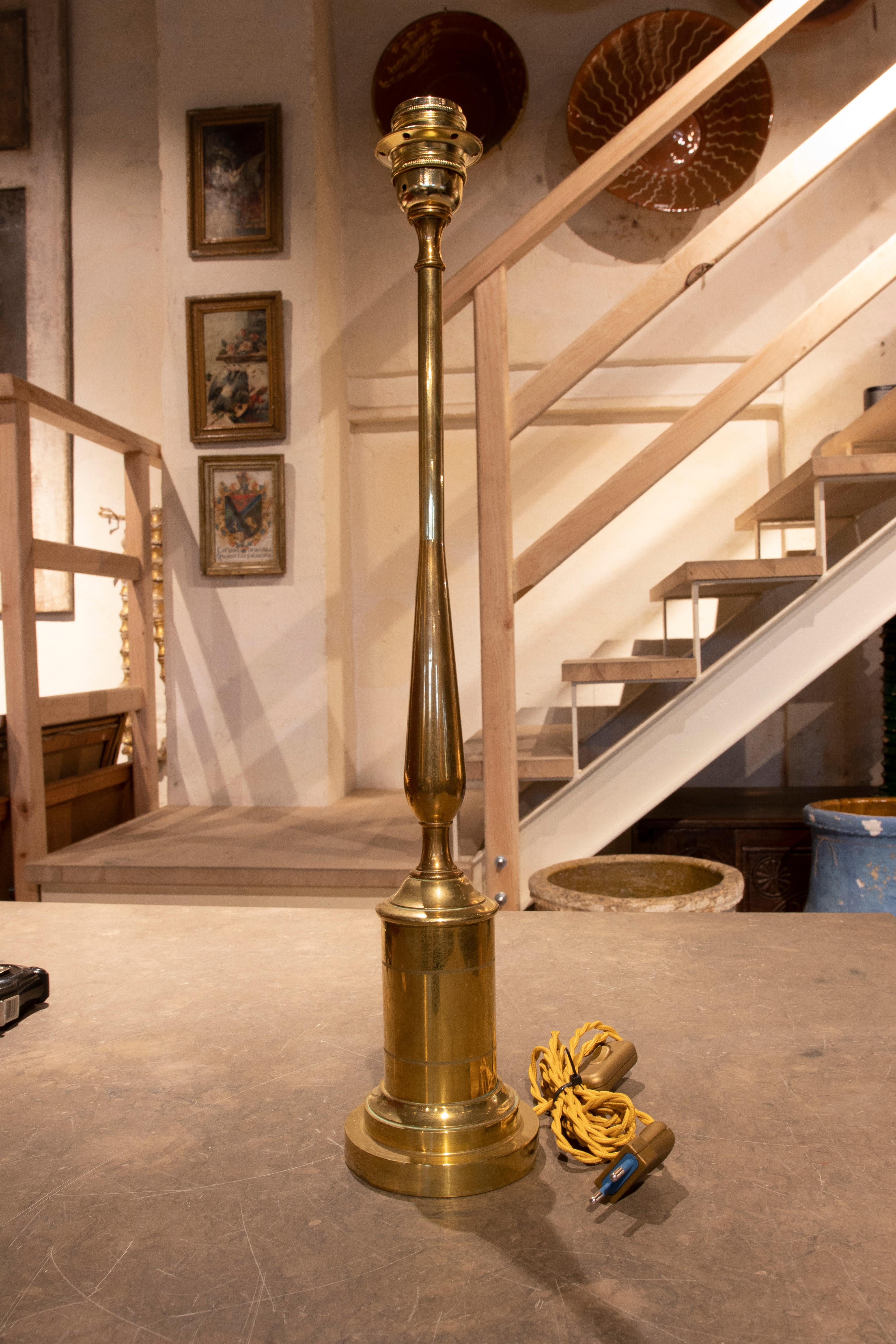 Lampe de table en bronze anglais de forme simple