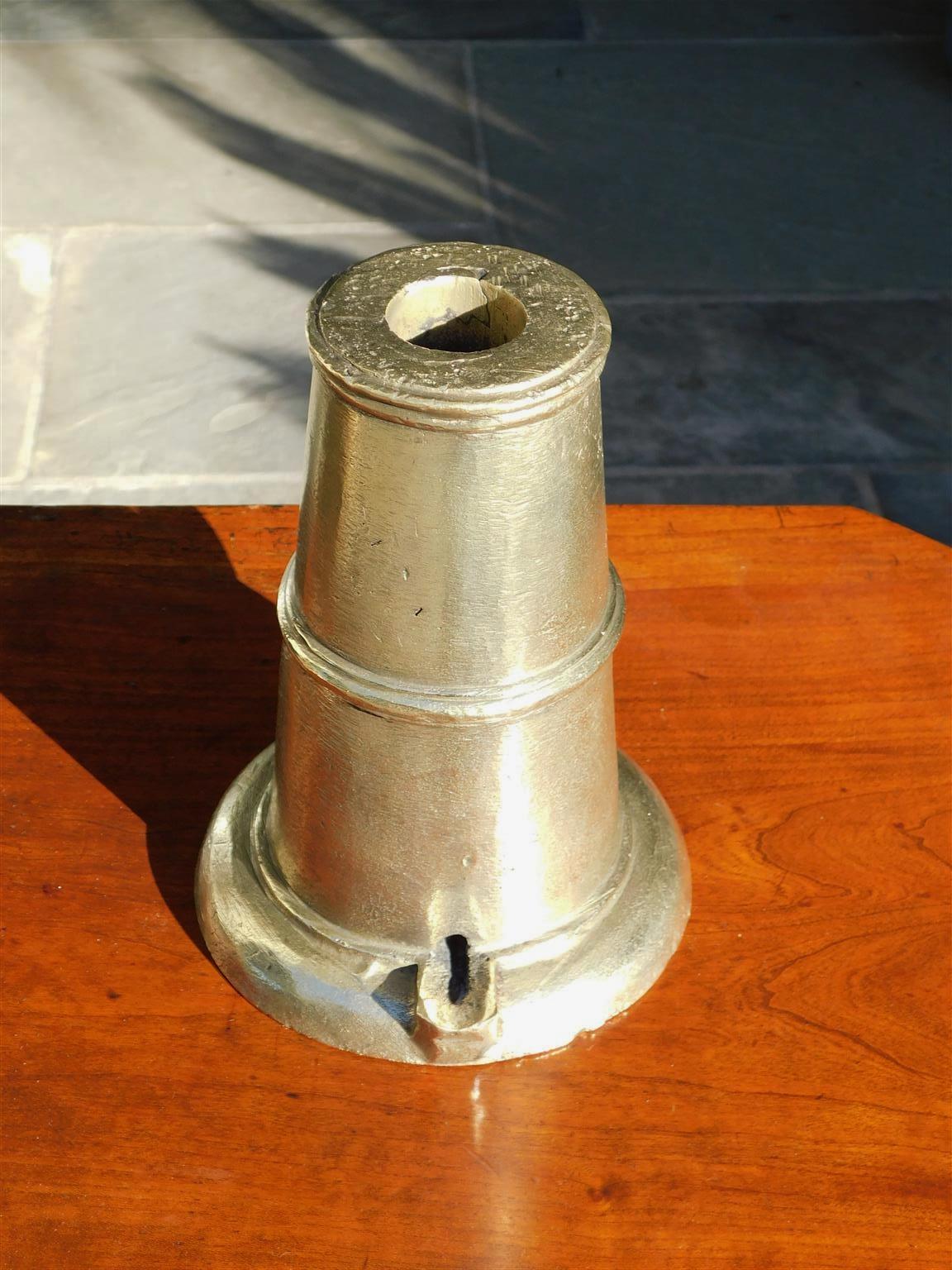 Englische Bronze-Donnerbecher-Signalkanone mit Original-Seitengriff, um 1770 (Gegossen) im Angebot