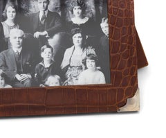 Marco de fotos de cocodrilo marrón inglés con esquinas de plata de ley