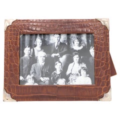 Cadre photo anglais en crocodile brun avec coins en argent sterling