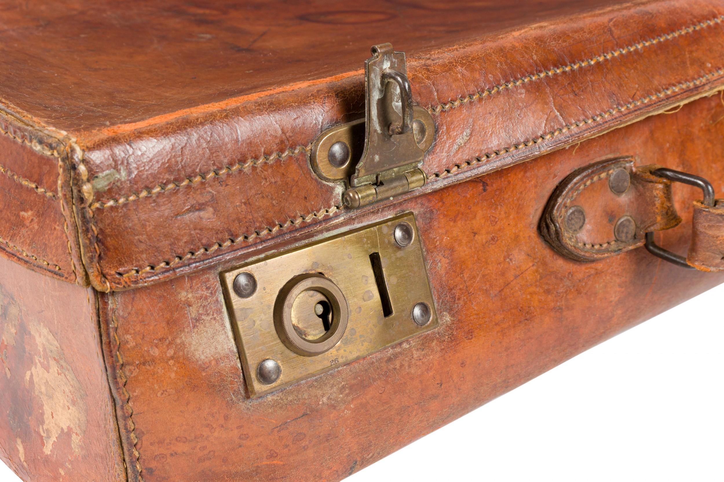 English Brown Leather Valise In Good Condition For Sale In Queens, NY