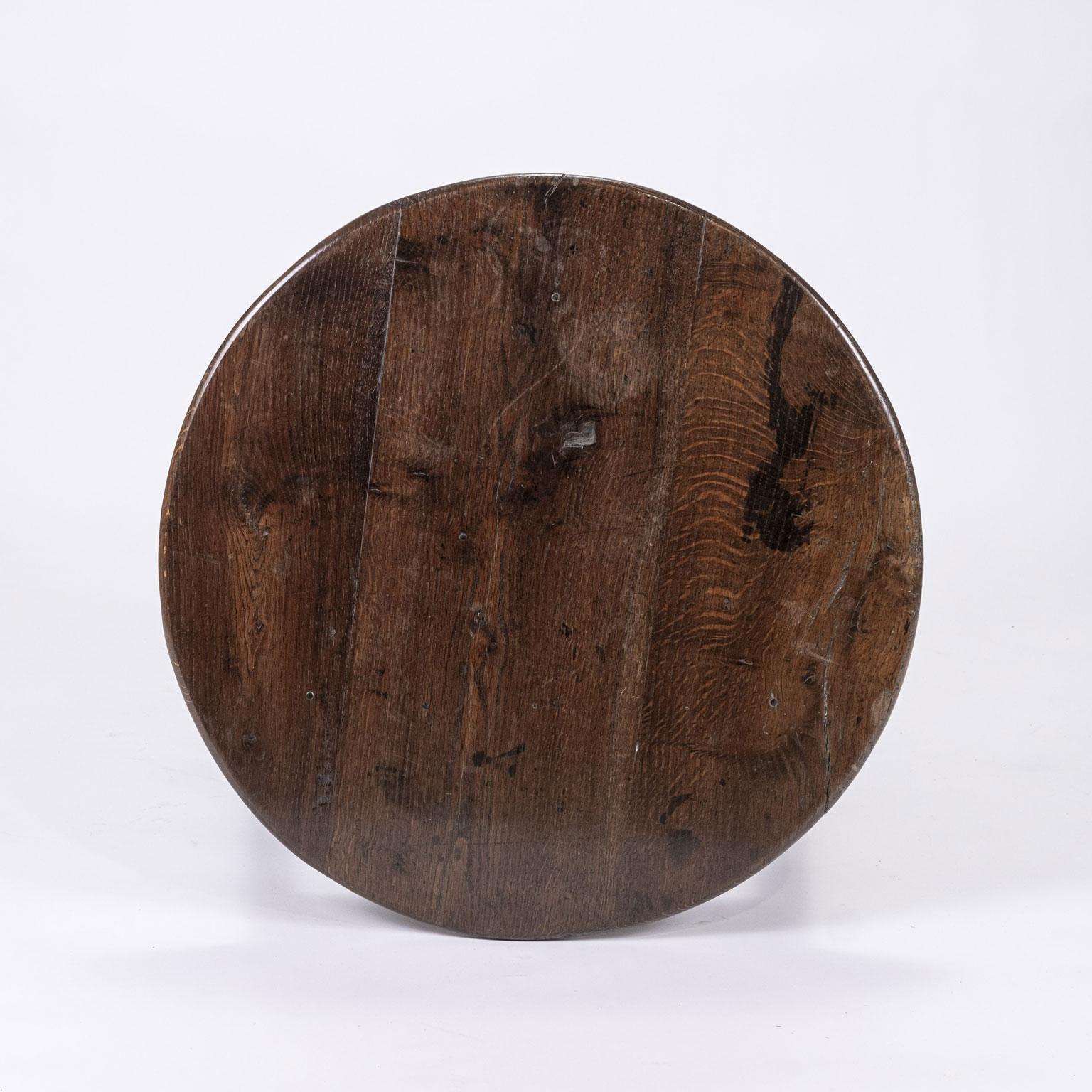 Early 19th Century English Brown Oak Cricket Table In Good Condition In Houston, TX