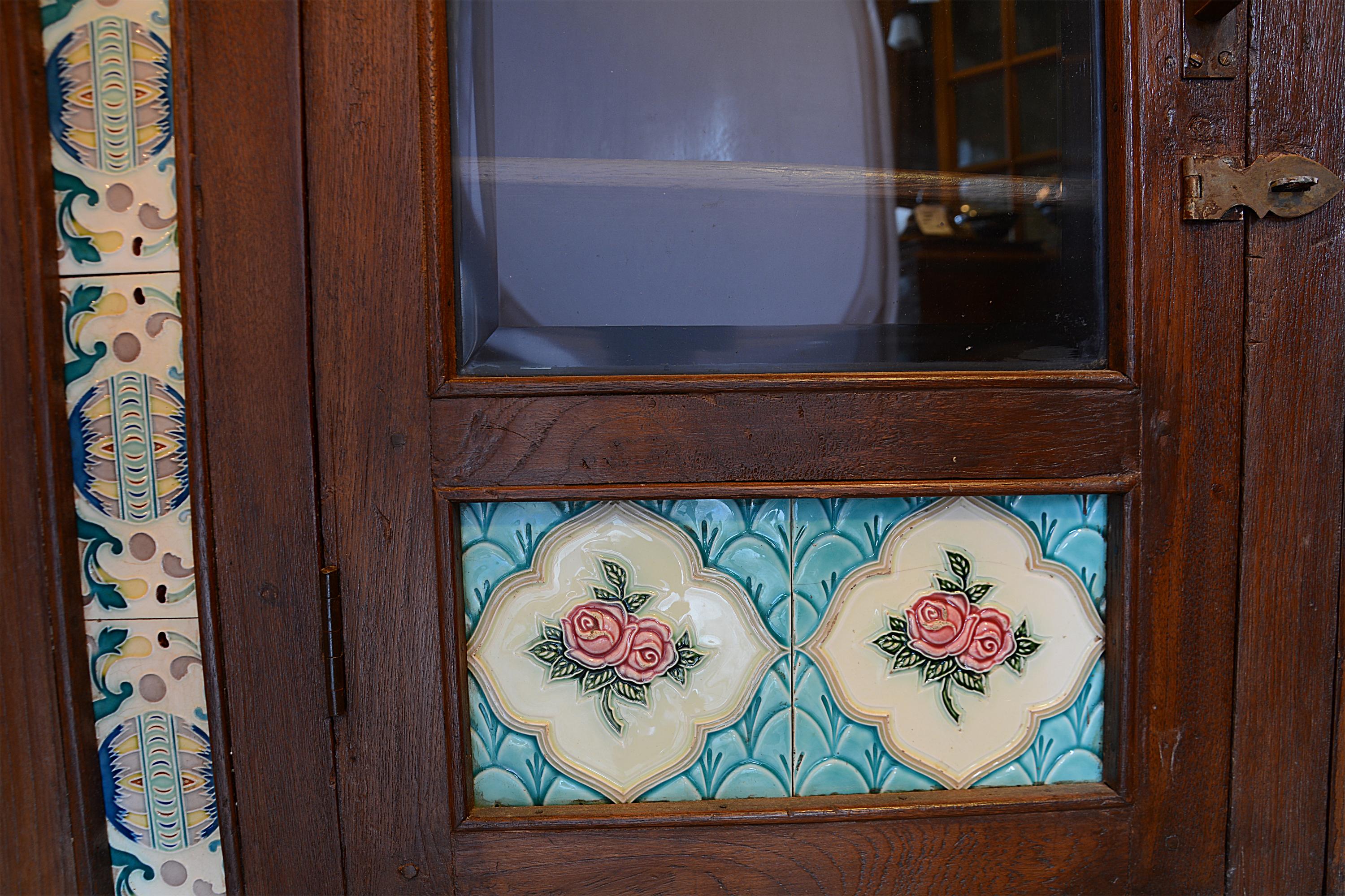 English Buffet with Tile Detail In Excellent Condition In Minneapolis, MN