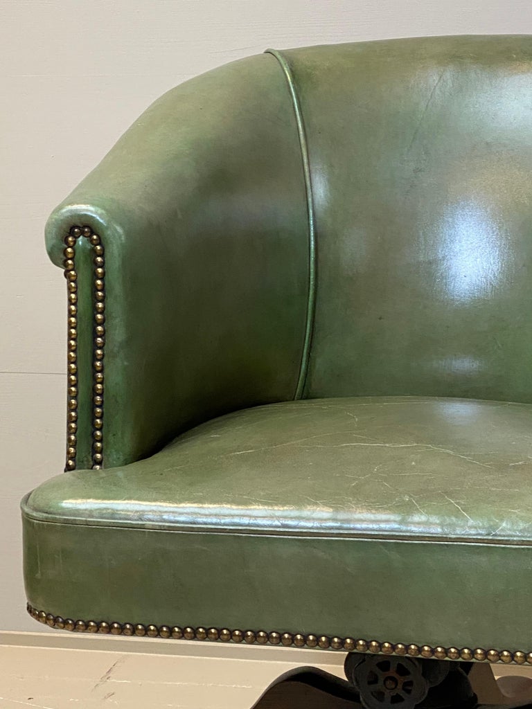 Victorian Chesterfield Office chair in green leather, England, 1860s
