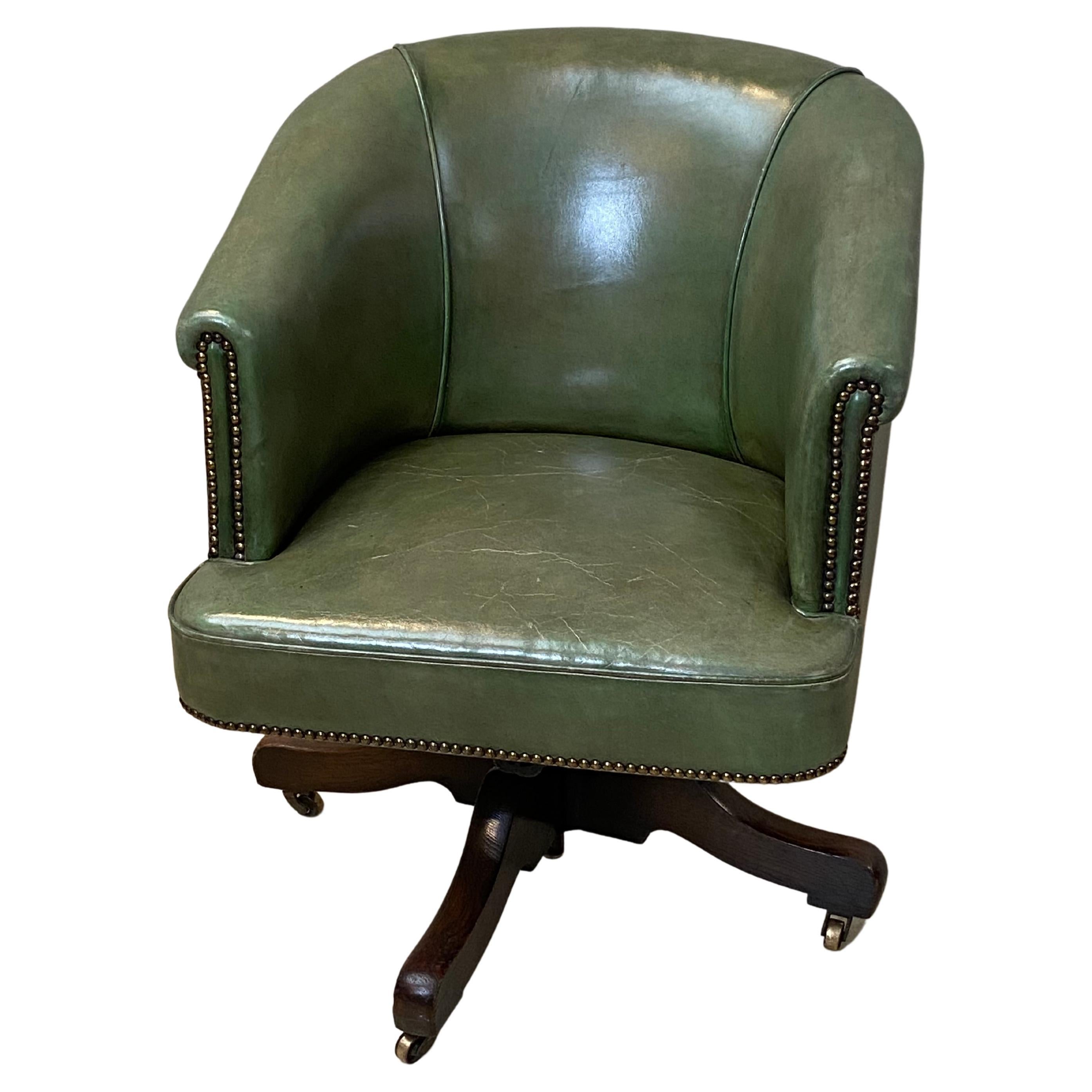 Victorian Chesterfield Office chair in green leather, England, 1860s. For Sale