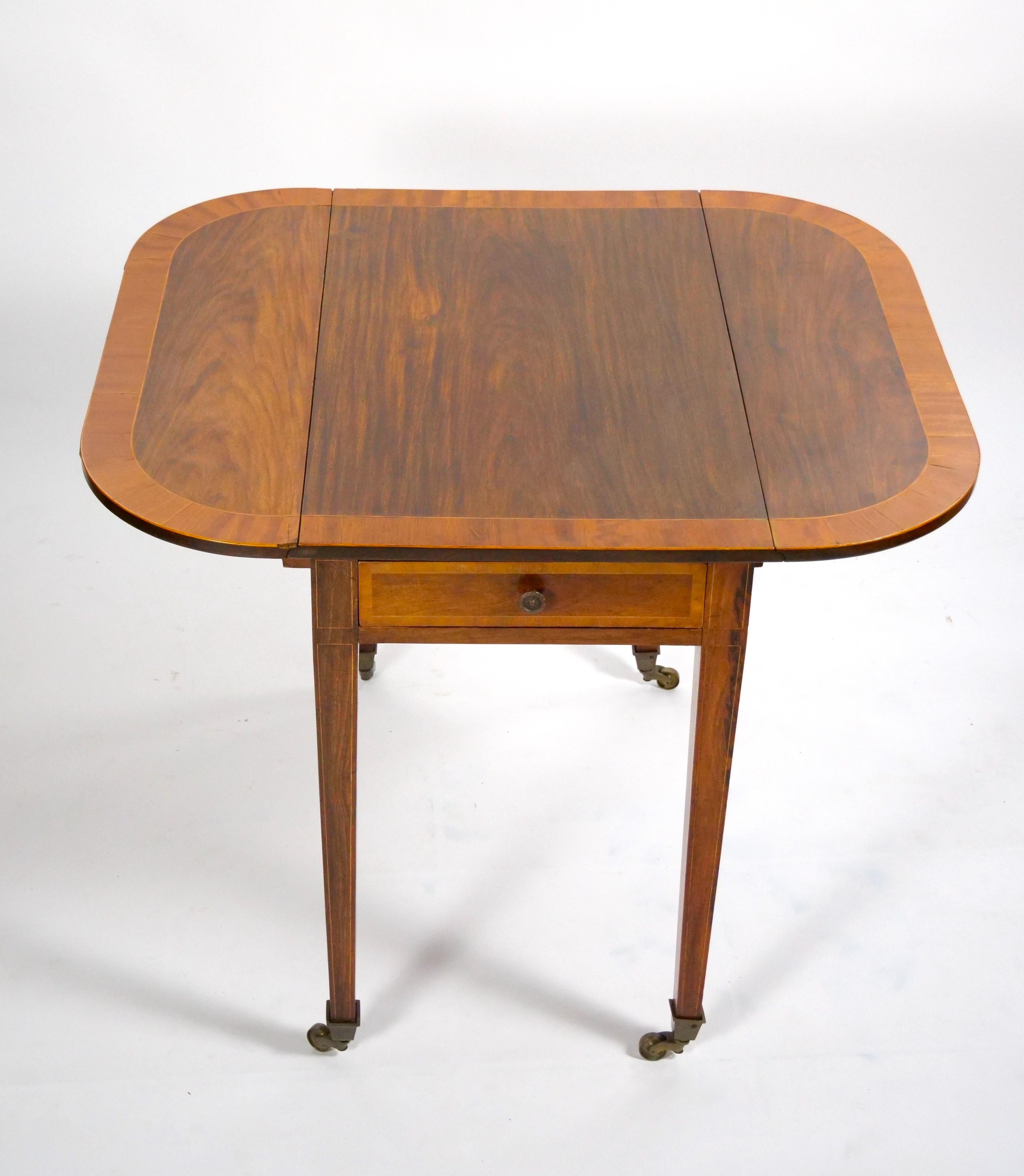 English Burl Mahogany Two Folding Leaves Extension Table In Good Condition For Sale In Tarry Town, NY