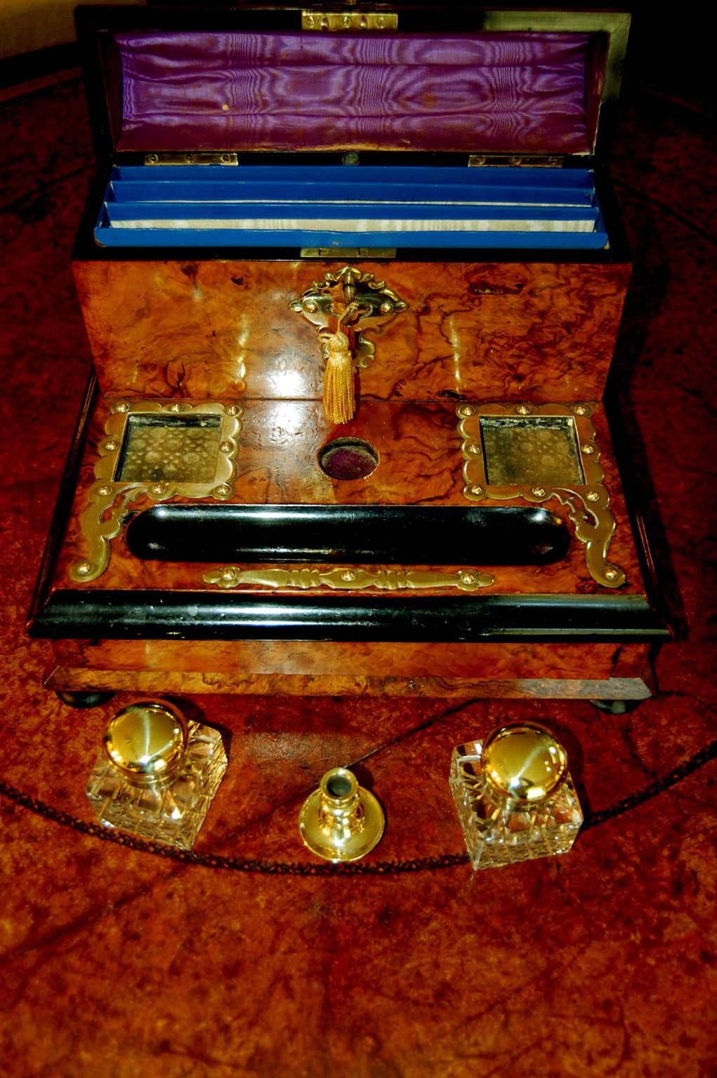 English Burl Walnut Mid-19th Century Desk Box with Inks, Drawer, Stationery Box 2