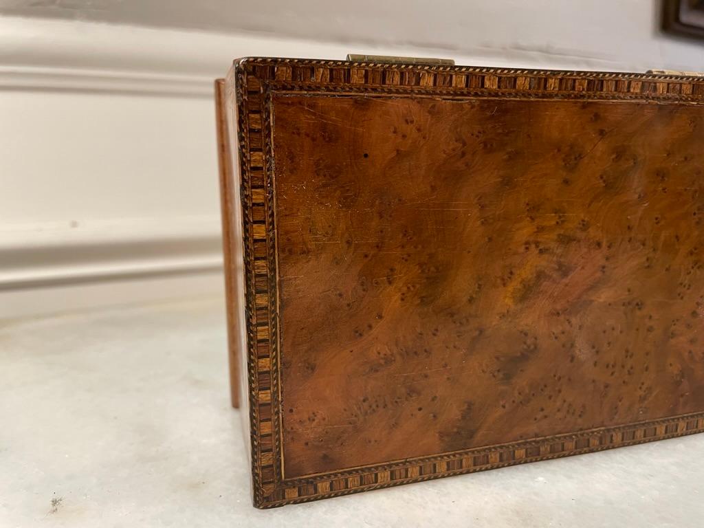 English Burl Wood Veneered Box with Inlaid Borders For Sale 5
