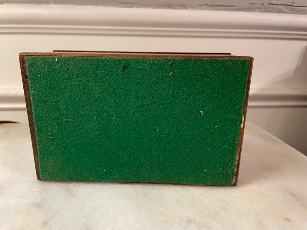 English Burl Wood Veneered Box with Inlaid Borders For Sale 7