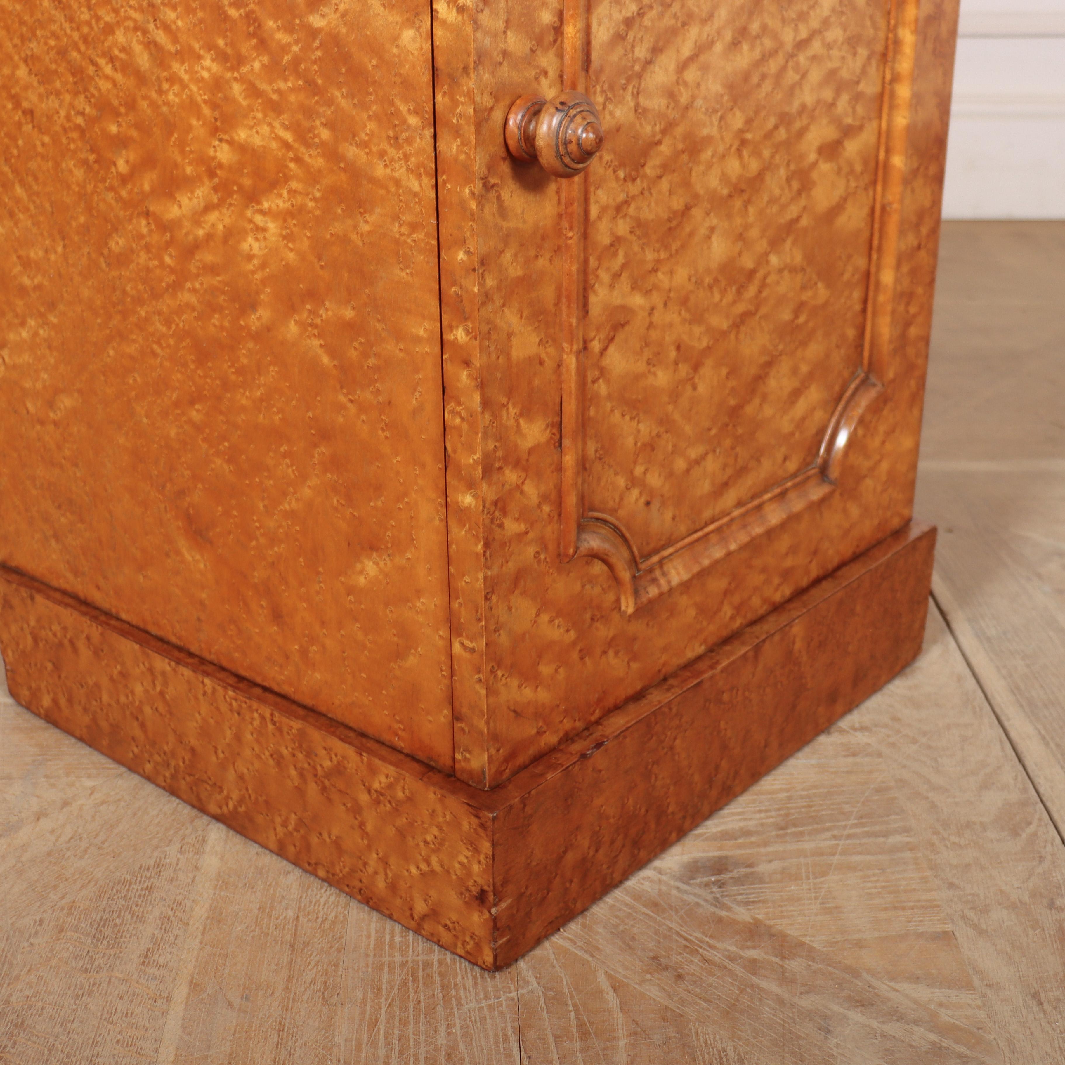 English Burr Elm Bedside Cabinet In Good Condition For Sale In Leamington Spa, Warwickshire