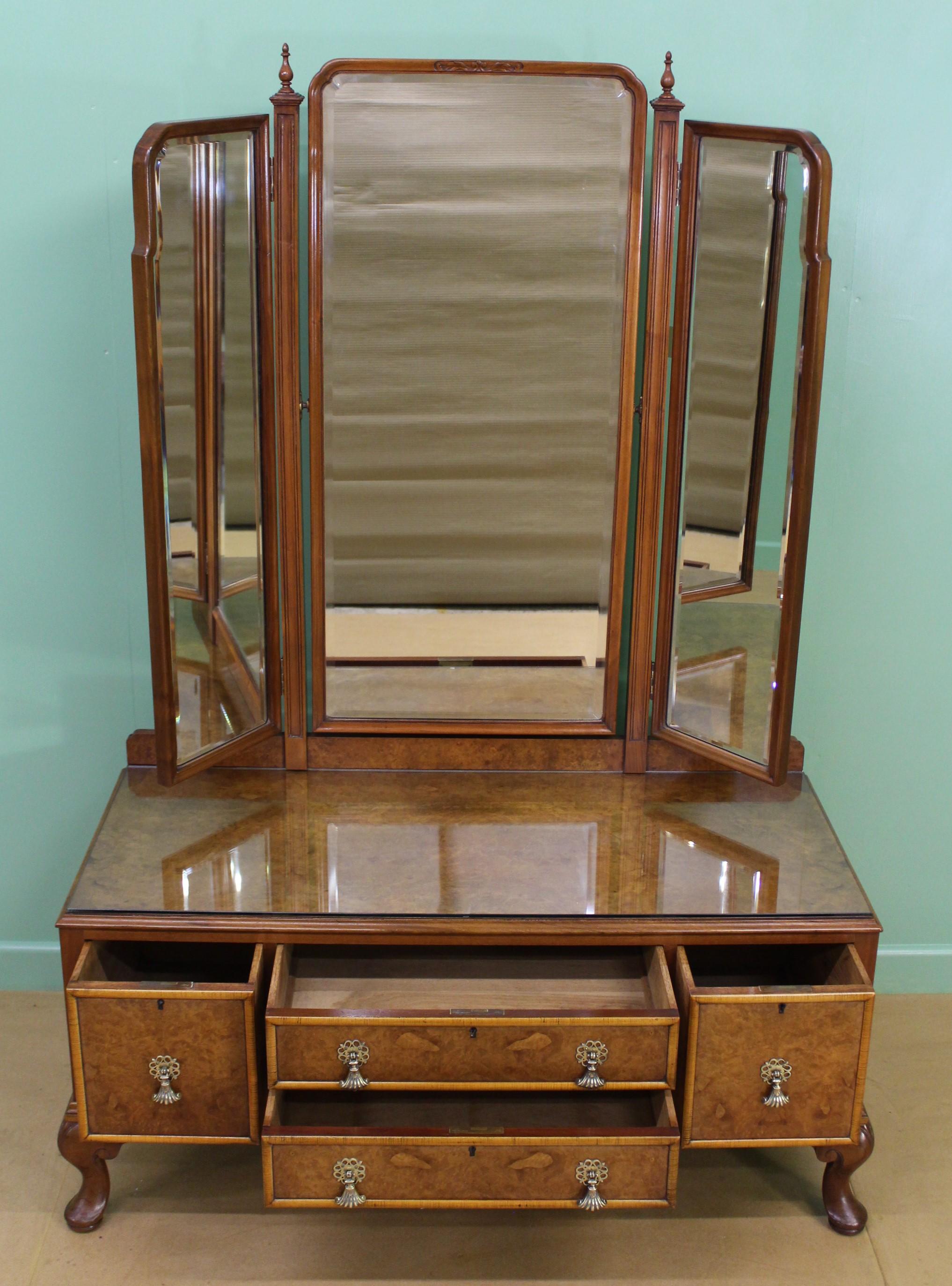 English Burr Walnut Dressing Table by Waring and Gillow For Sale 1