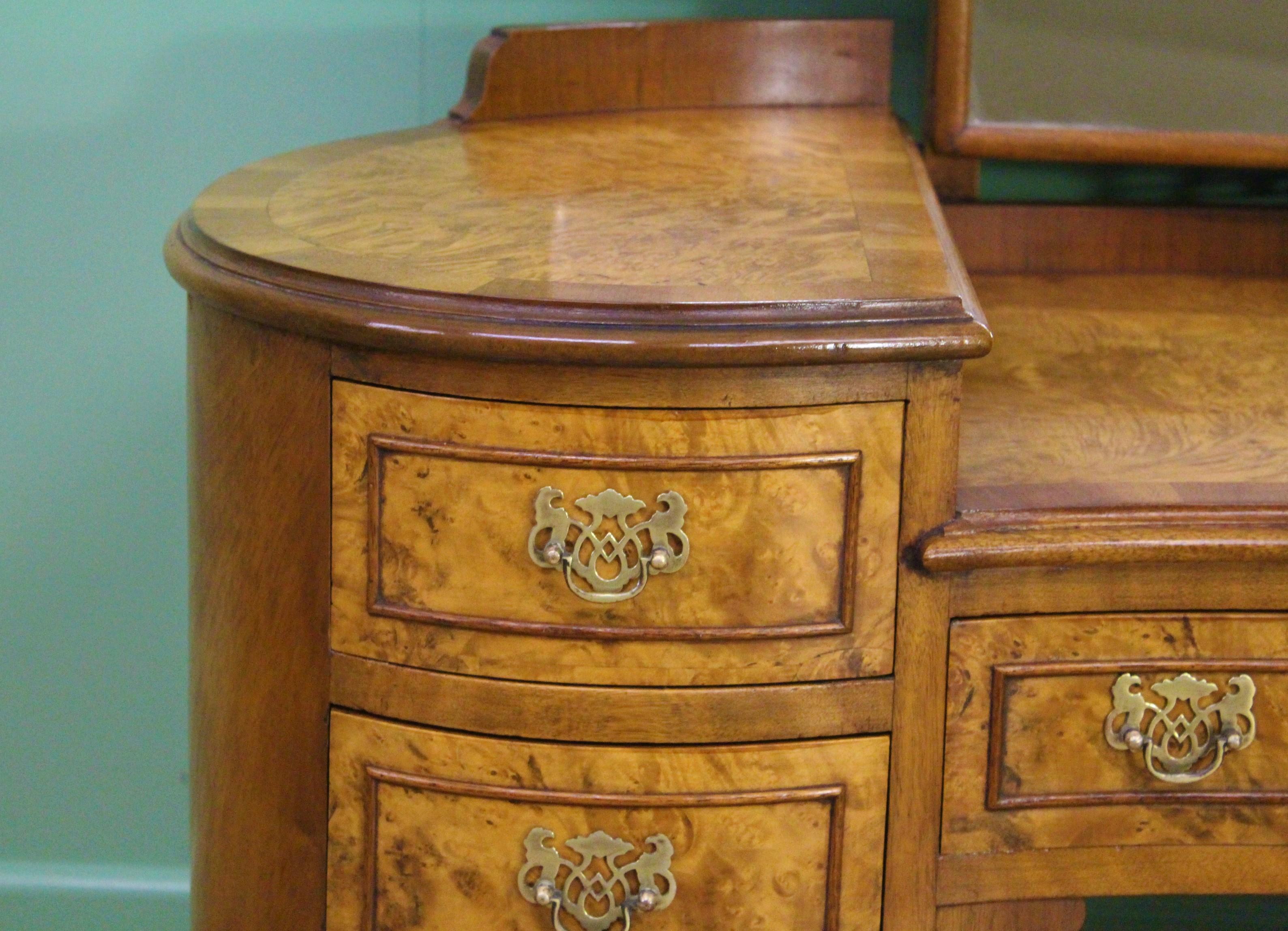 Early 20th Century English Burr Walnut Kidney Shaped Dressing Table