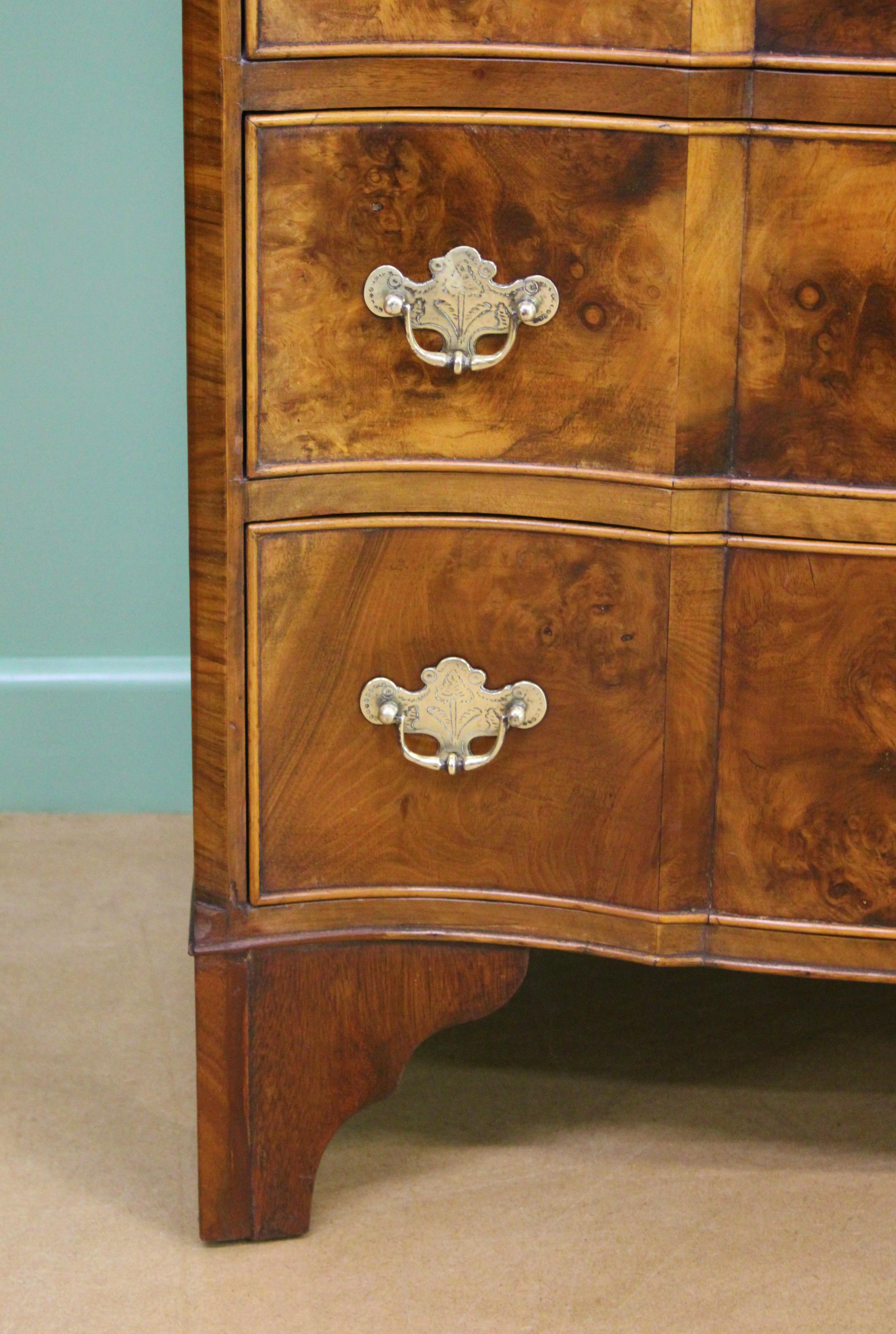 English Burr Walnut Serpentine Fronted Chest of Drawers In Good Condition For Sale In Poling, West Sussex