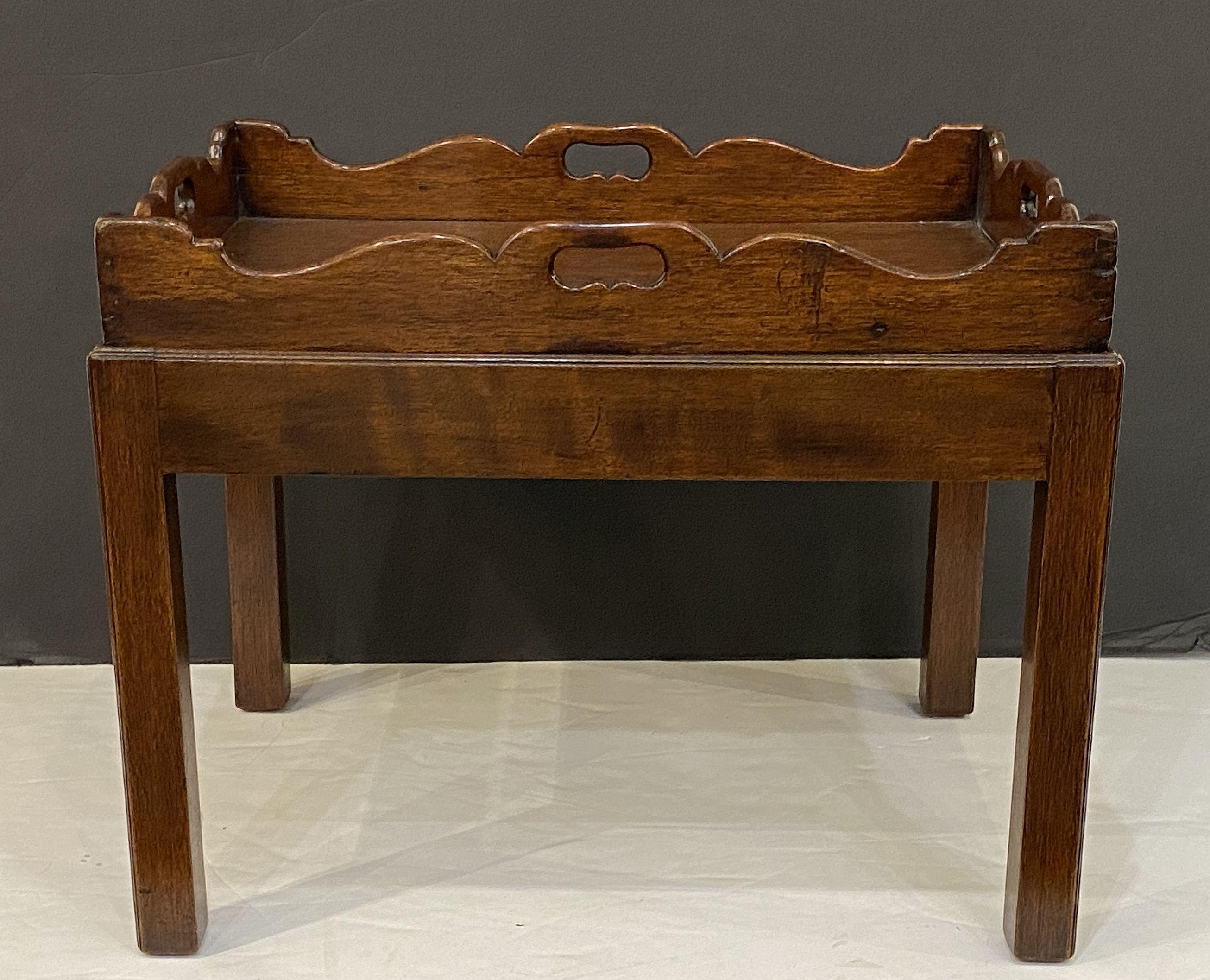 English Butler's Tray on Stand Table of Oak For Sale 4