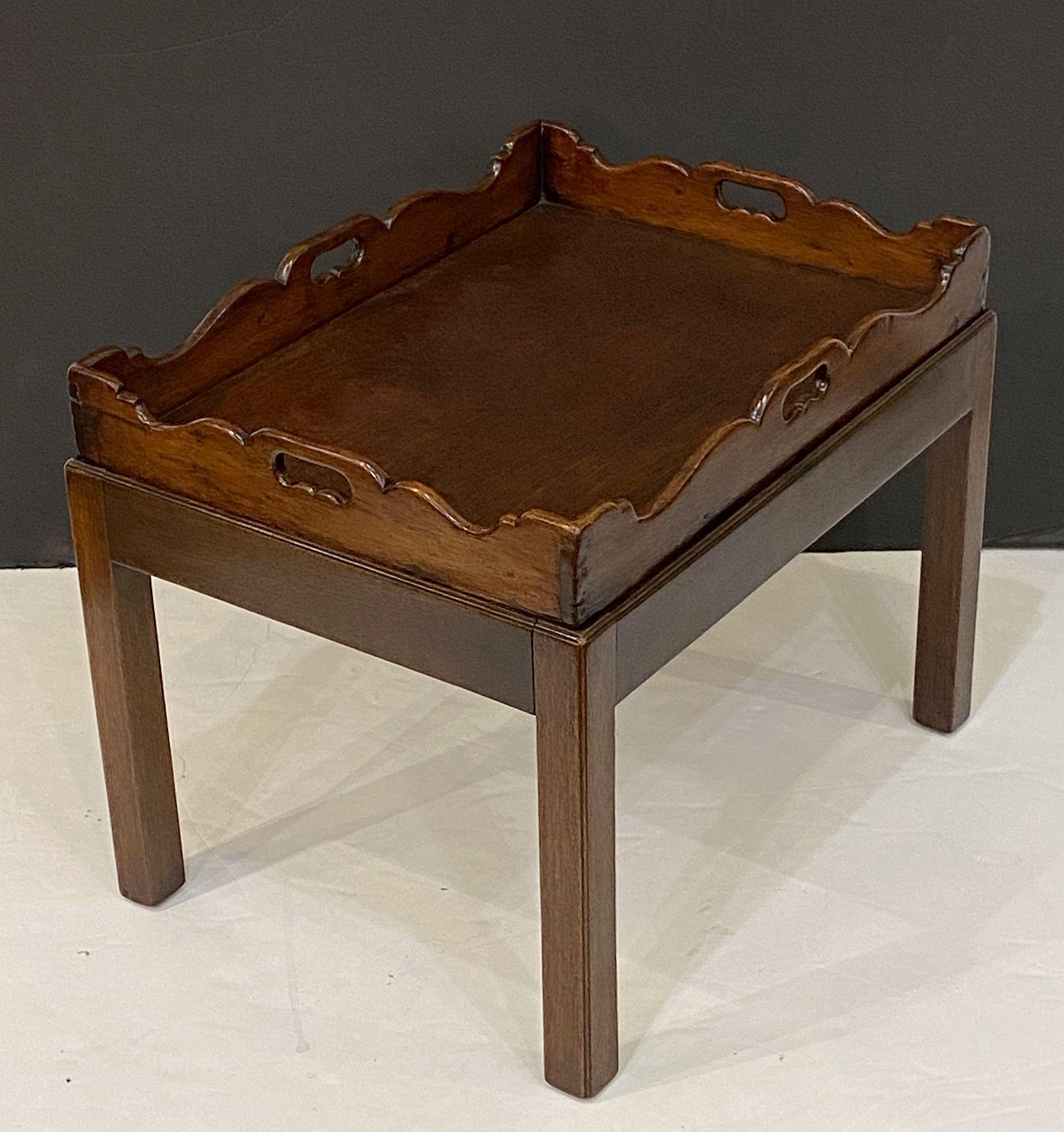 English Butler's Tray on Stand Table of Oak For Sale 8