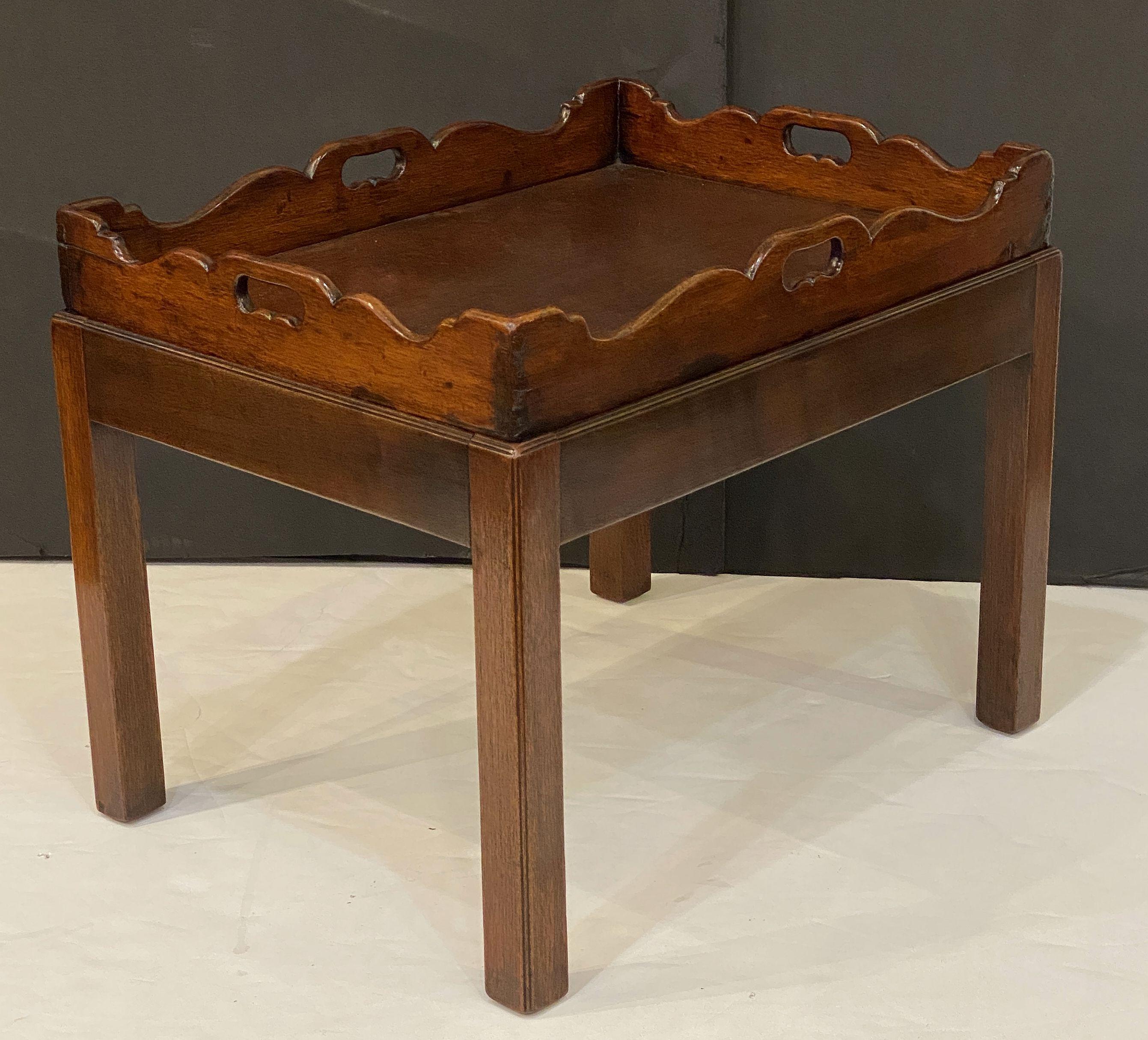 English Butler's Tray on Stand Table of Oak For Sale 8