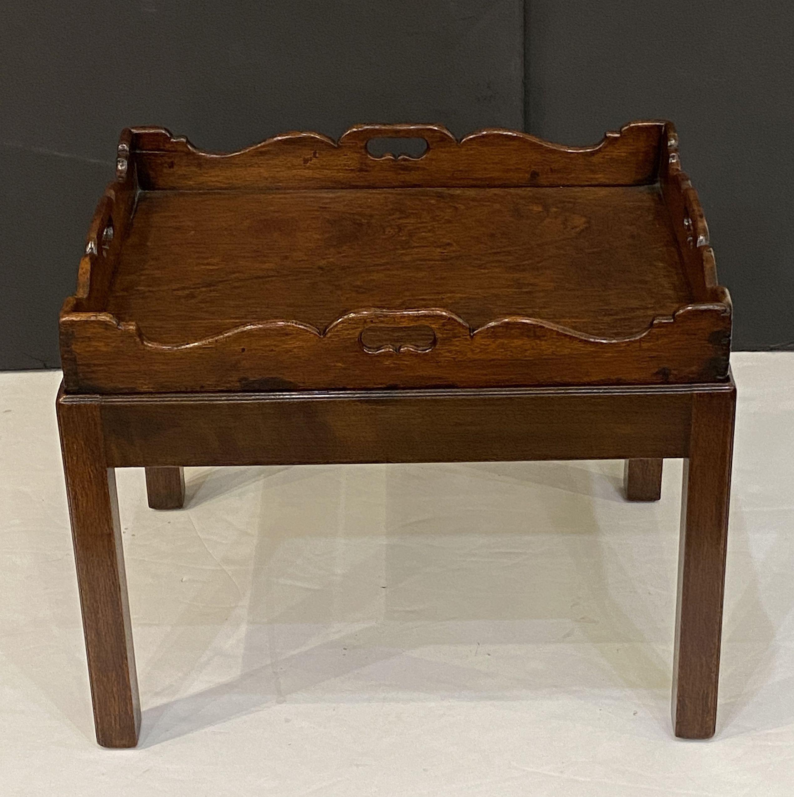 English Butler's Tray on Stand Table of Oak For Sale 10