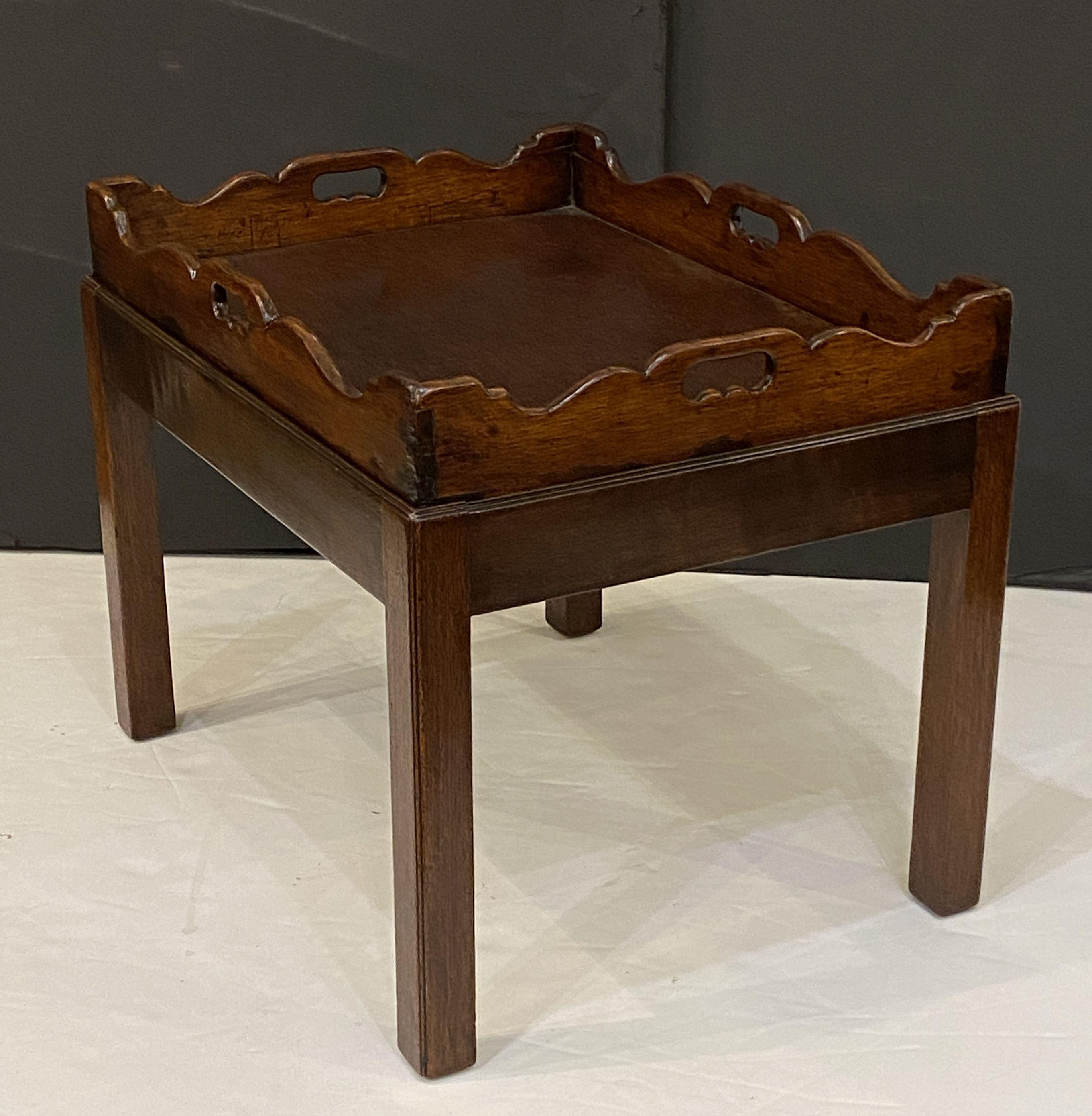 English Butler's Tray on Stand Table of Oak For Sale 10