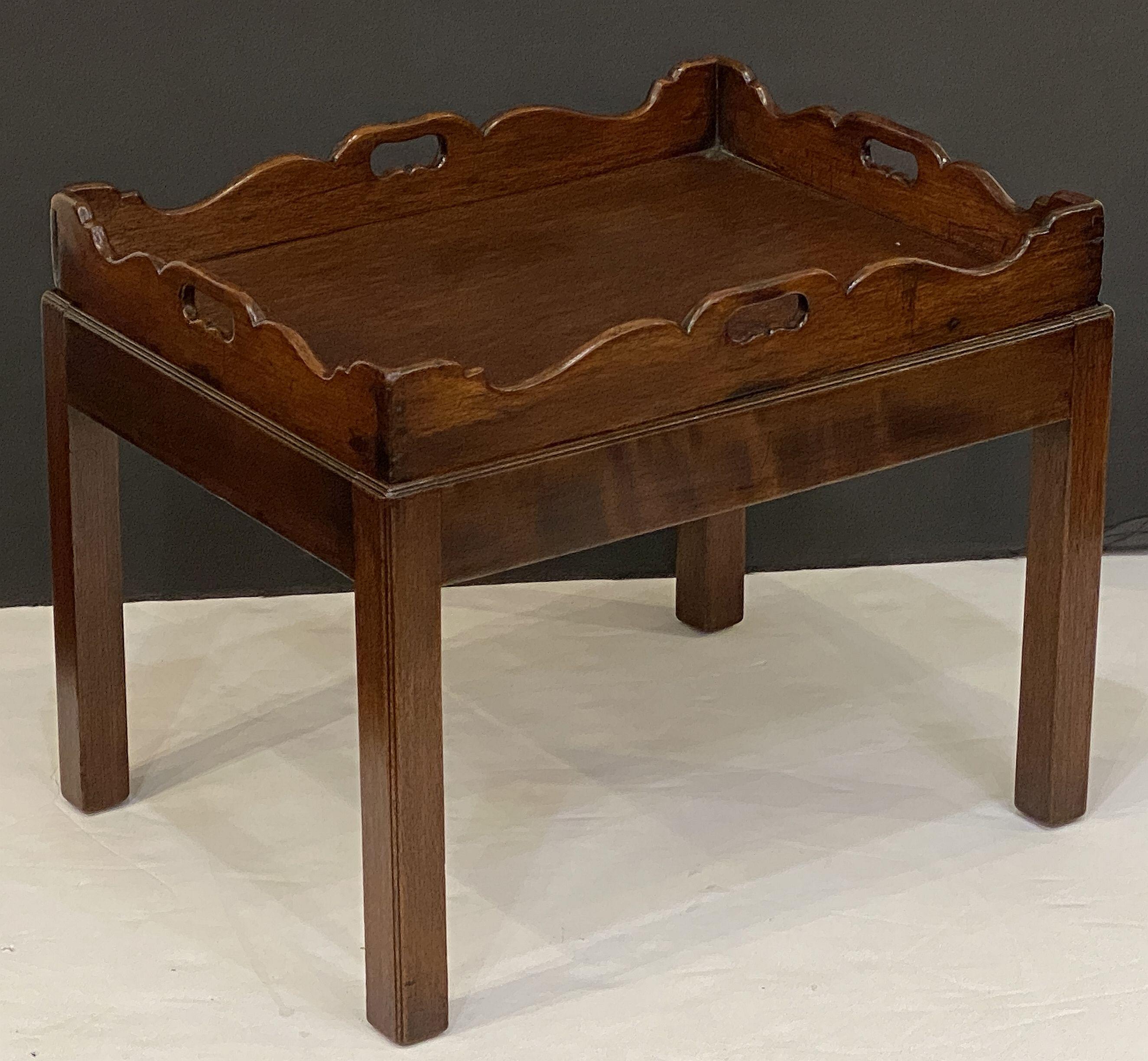 Chippendale English Butler's Tray on Stand Table of Oak For Sale