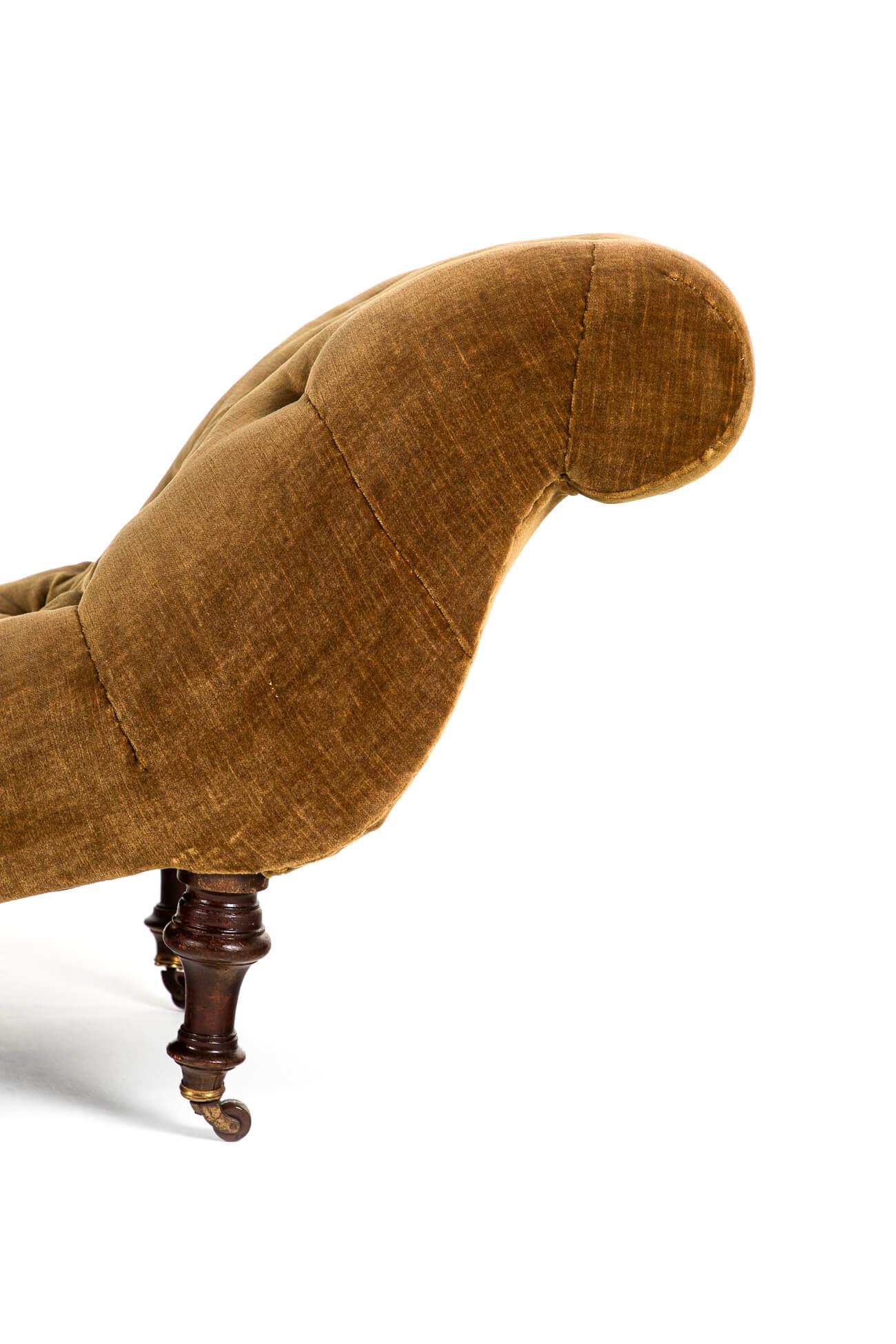 English Button Back Chaise Longues 4