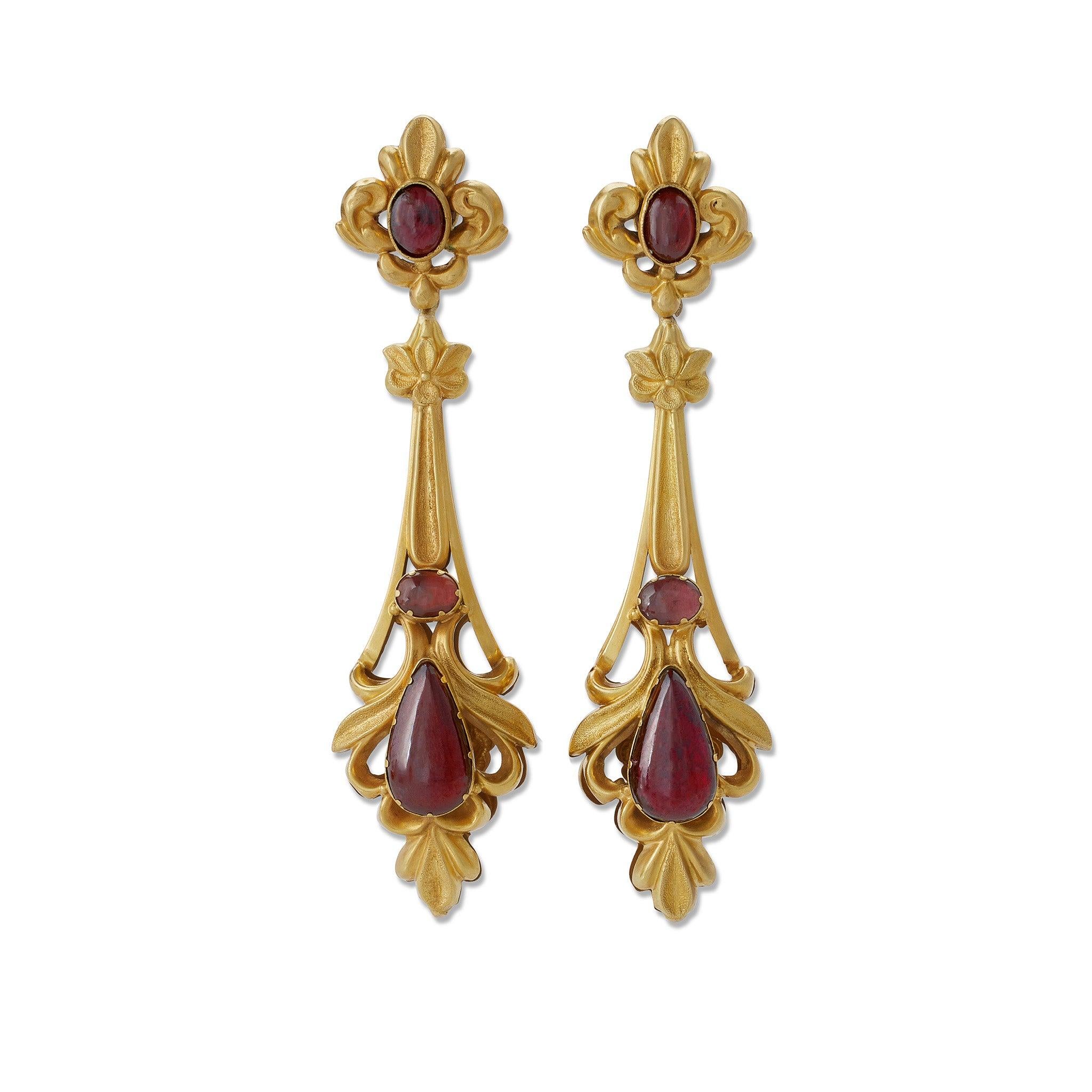 Victorian English Cabochon Garnet Pendant Earrings and Pendant Necklace For Sale