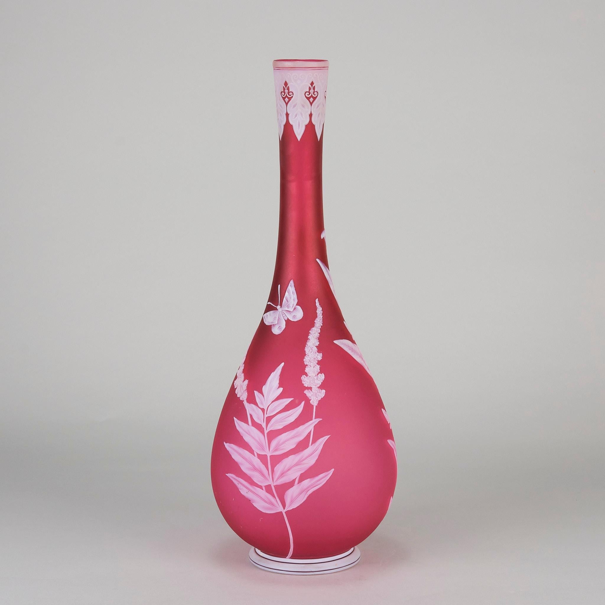 English Cameo Glass Vase Entitled 'Oleander' by Thomas Webb In Excellent Condition For Sale In London, GB
