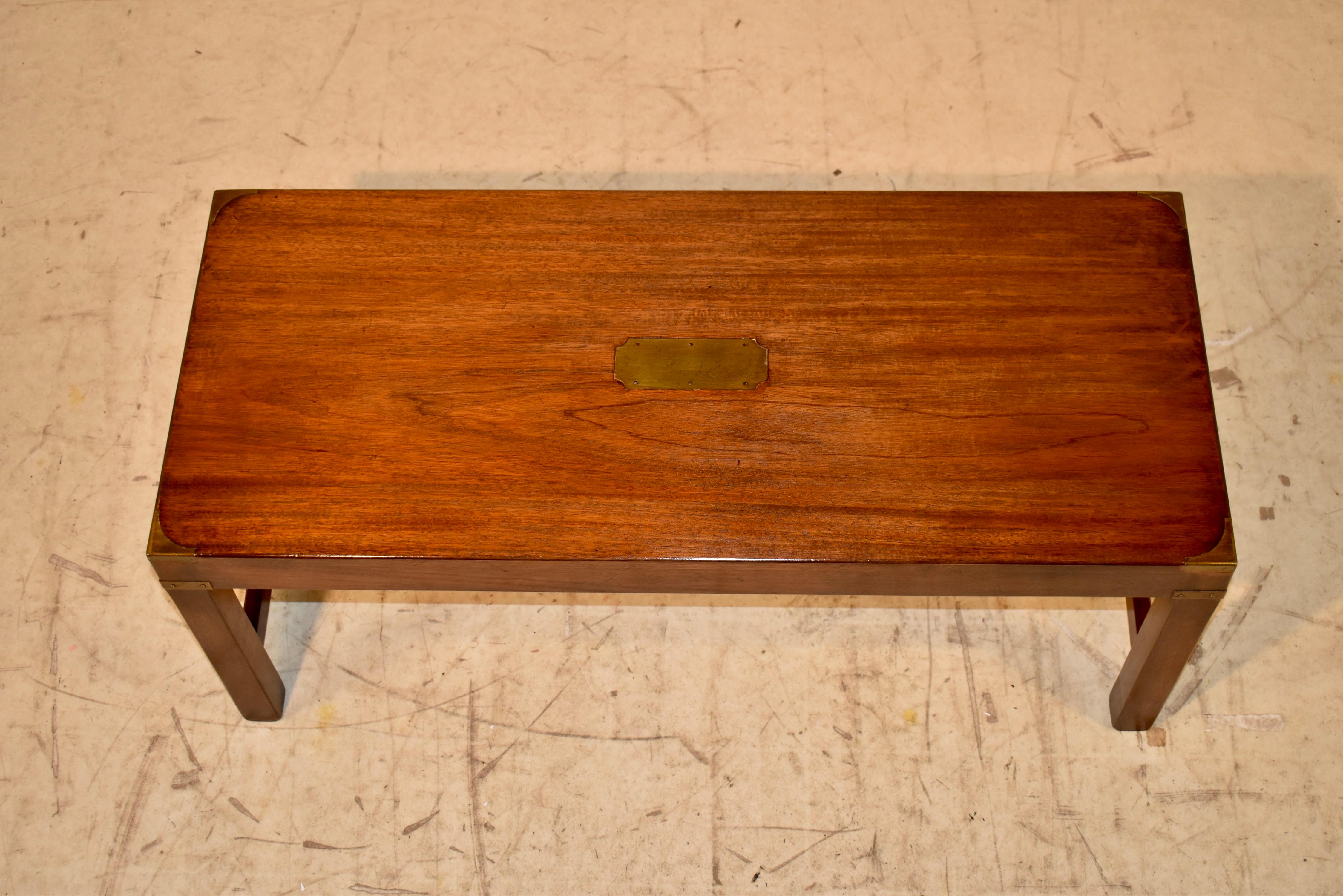 Table basse de campagne anglaise, vers 1950 Bon état - En vente à High Point, NC