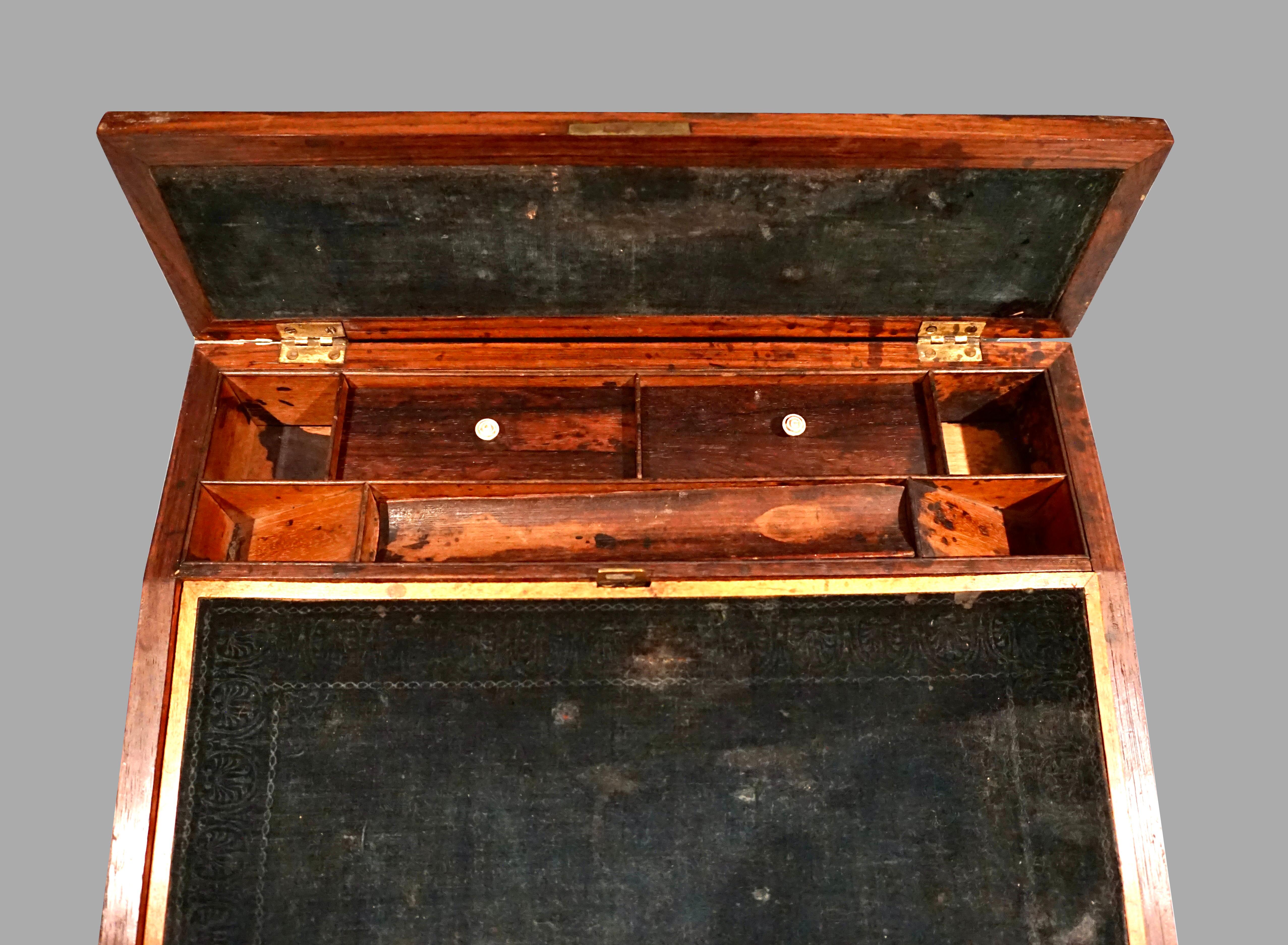 Englischer Schreibtisch aus Palisanderholz mit Messingintarsien im Campaign-Stil, um 1850 im Angebot 2