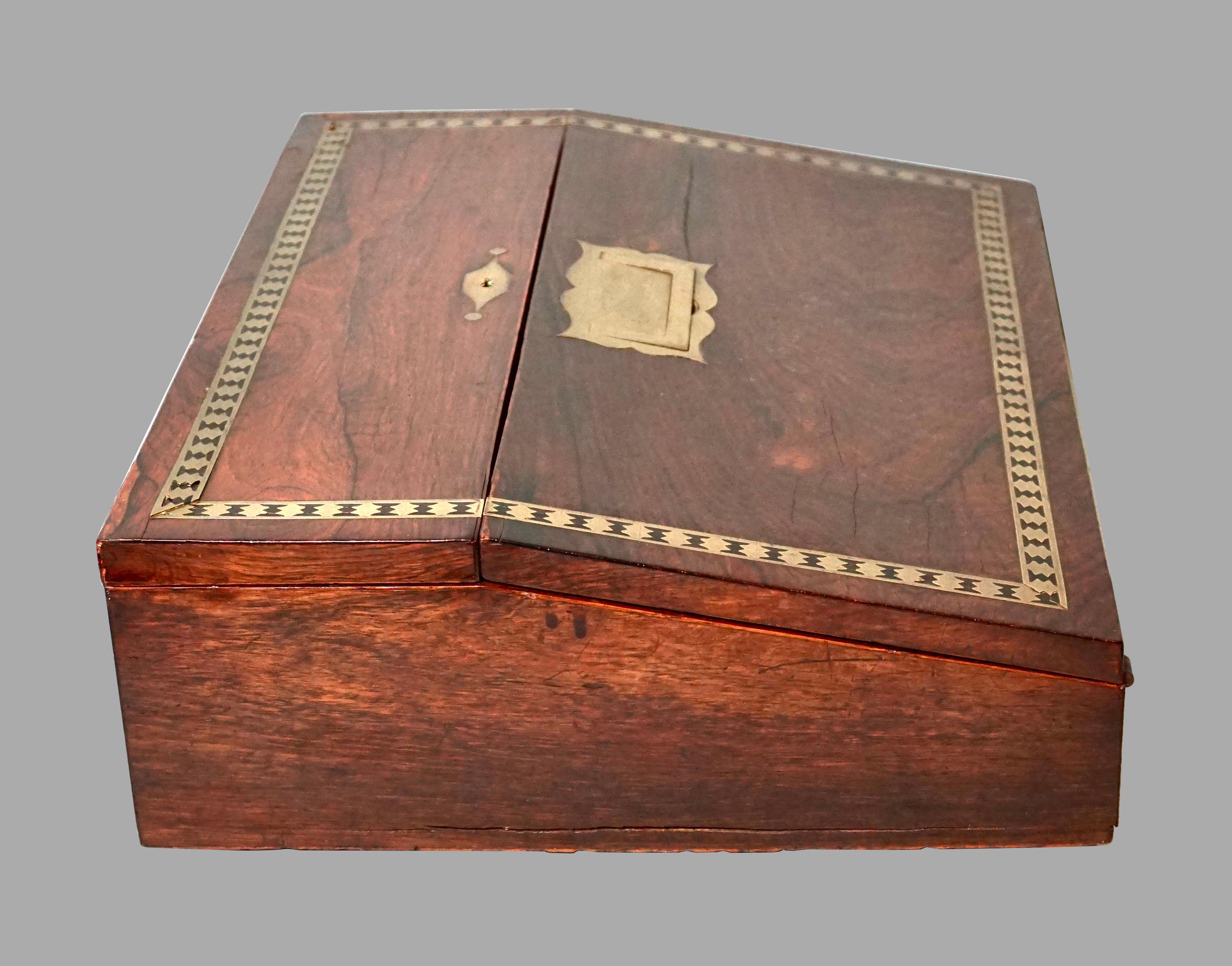 Englischer Schreibtisch aus Palisanderholz mit Messingintarsien im Campaign-Stil, um 1850 im Angebot 3