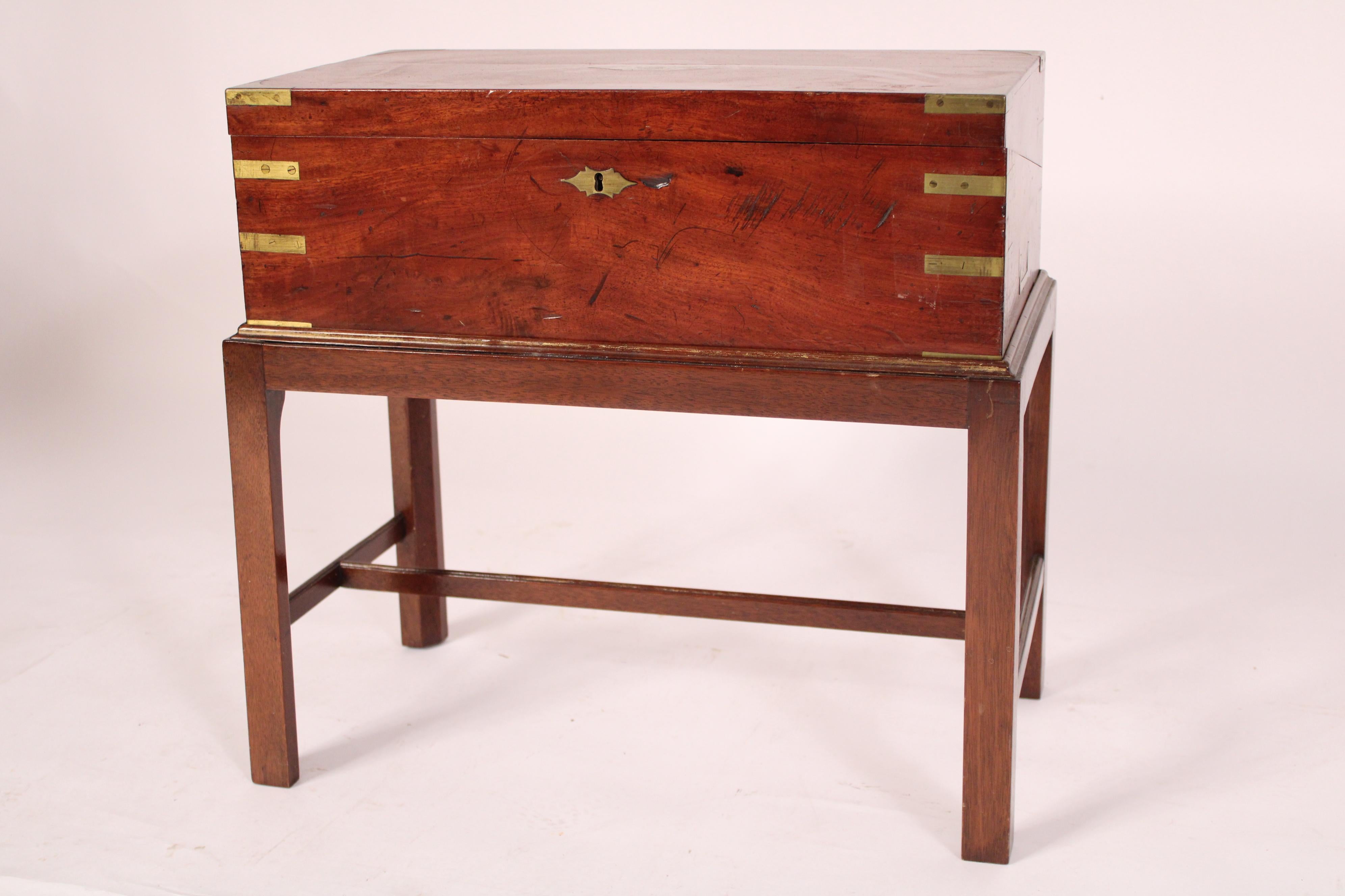 English Campaign Style Traveling Desk on Stand In Good Condition For Sale In Laguna Beach, CA