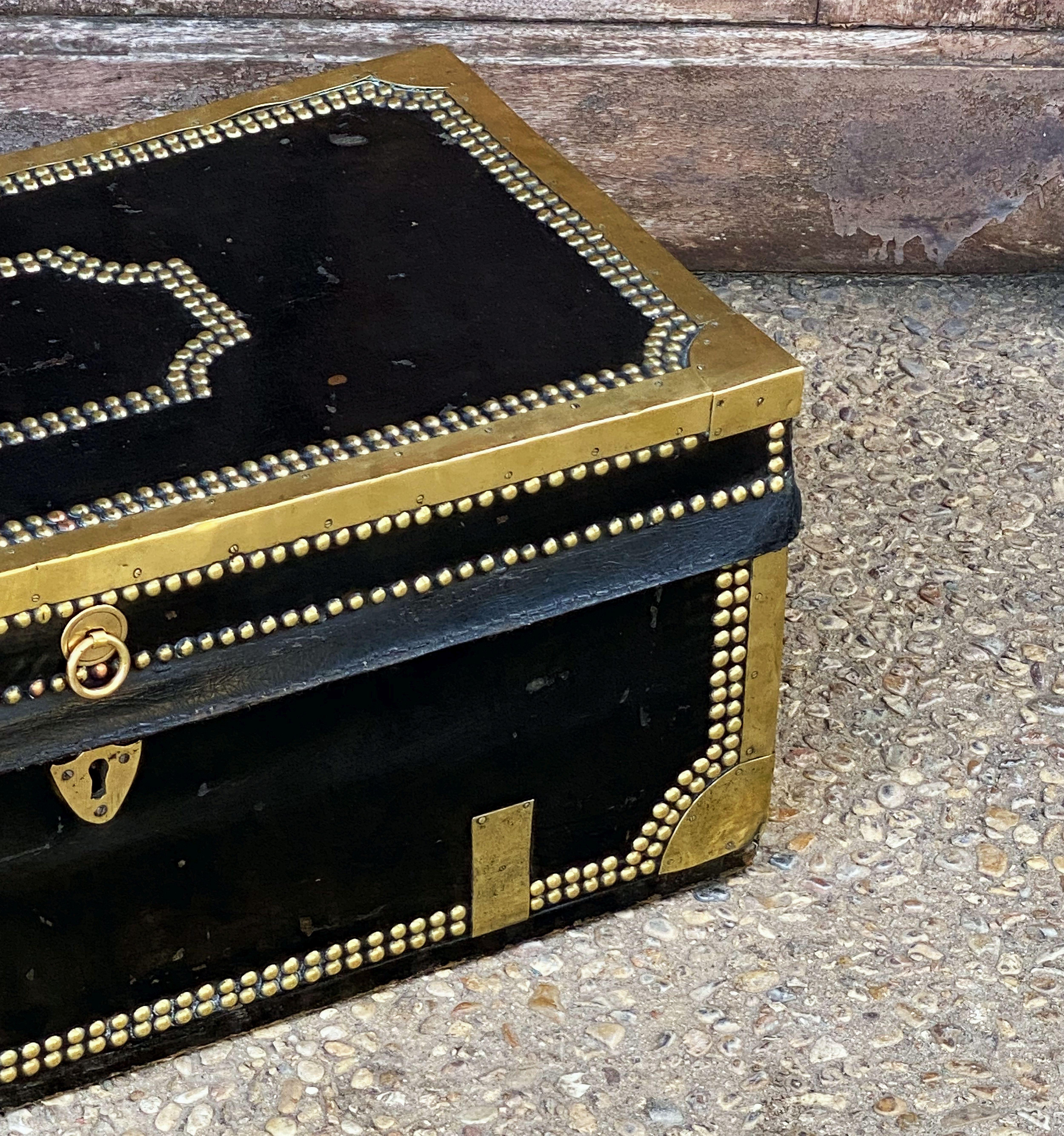 English Campaign Trunk of Brass-Bound Leather and Camphor Wood, circa 1820 For Sale 7