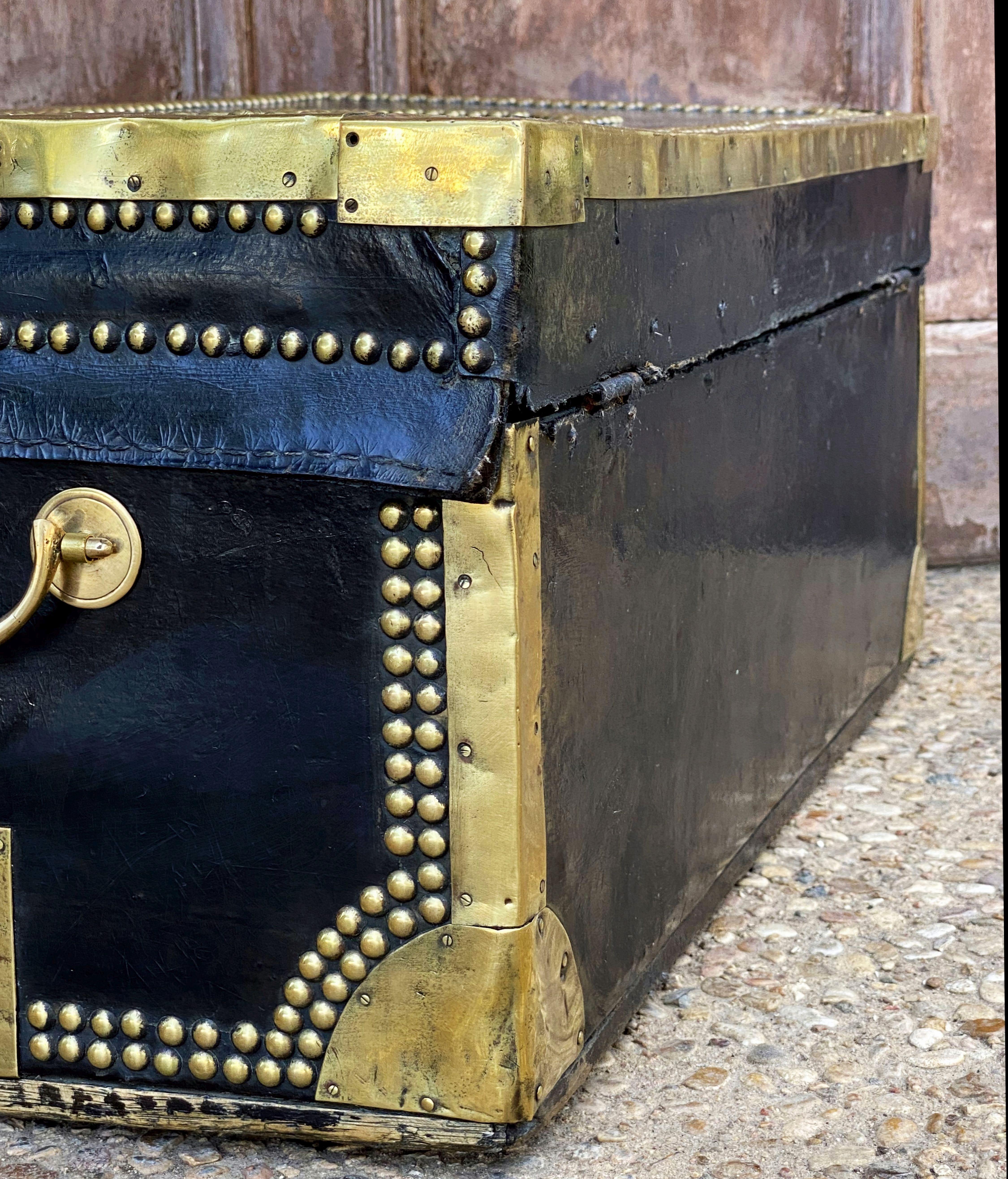 English Campaign Trunk of Brass-Bound Leather and Camphor Wood, circa 1820 For Sale 15