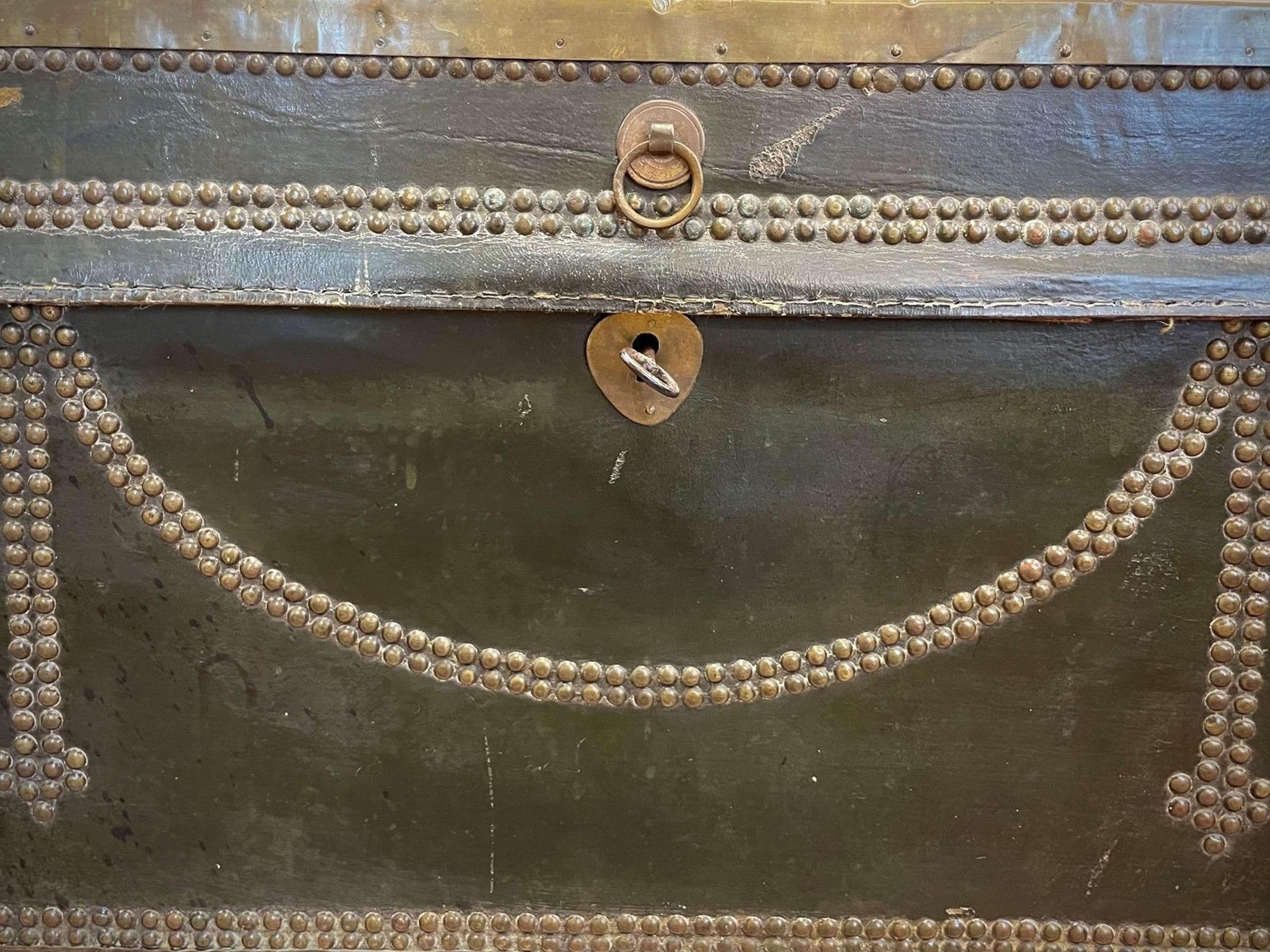 English Campaign Trunk of Brass-Bound Leather and Camphor Wood, circa 1820 In Good Condition For Sale In Southampton, GB