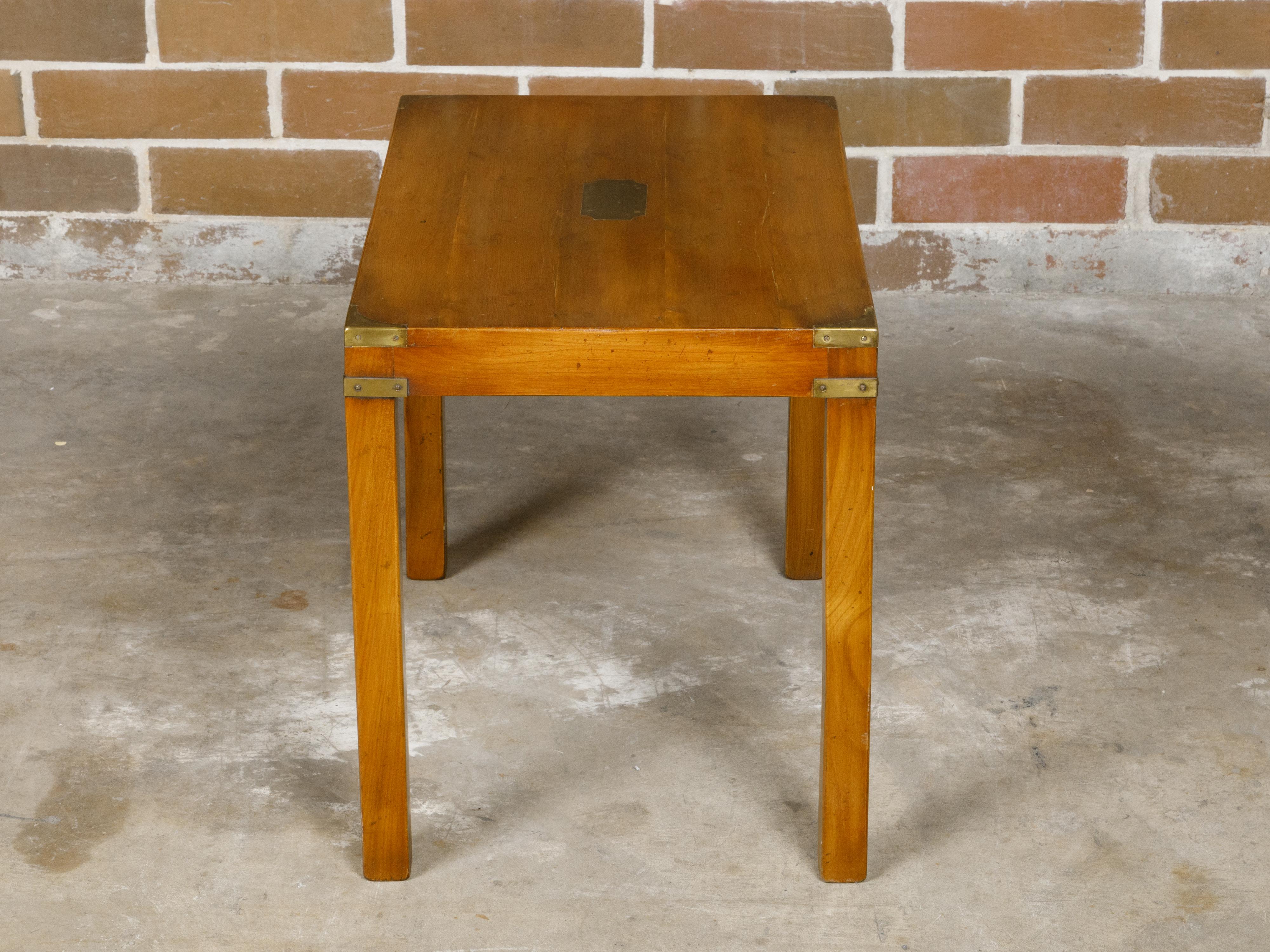 English Campaign Yew Wood 1920s Side Table with Brass Accents and Straight Legs For Sale 5