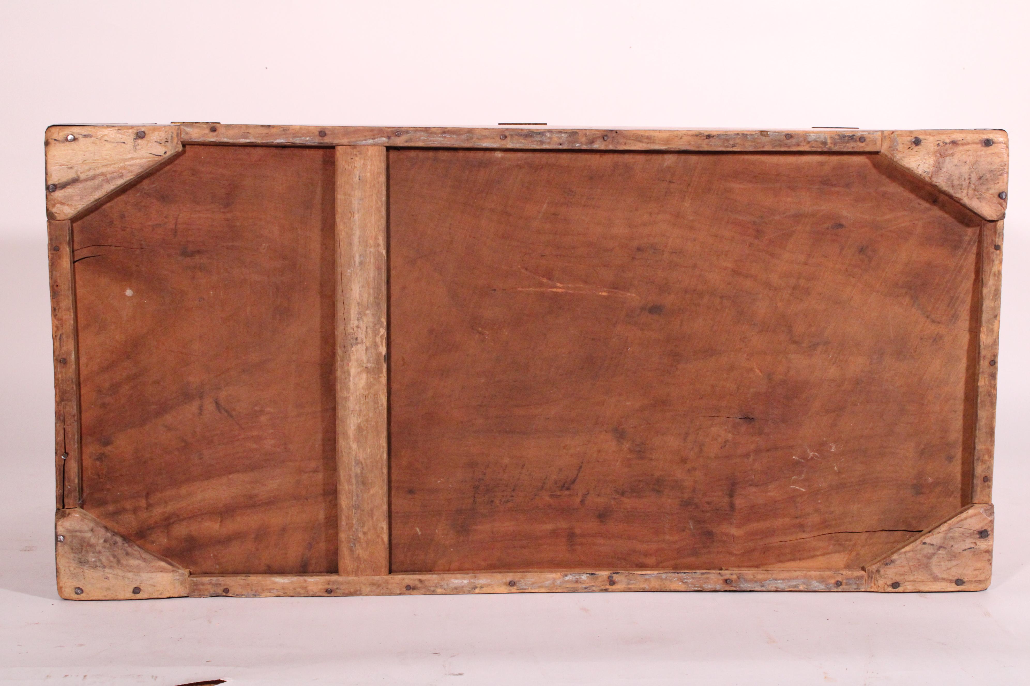 English Camphor Wood Campaign Trunk in vendita 7