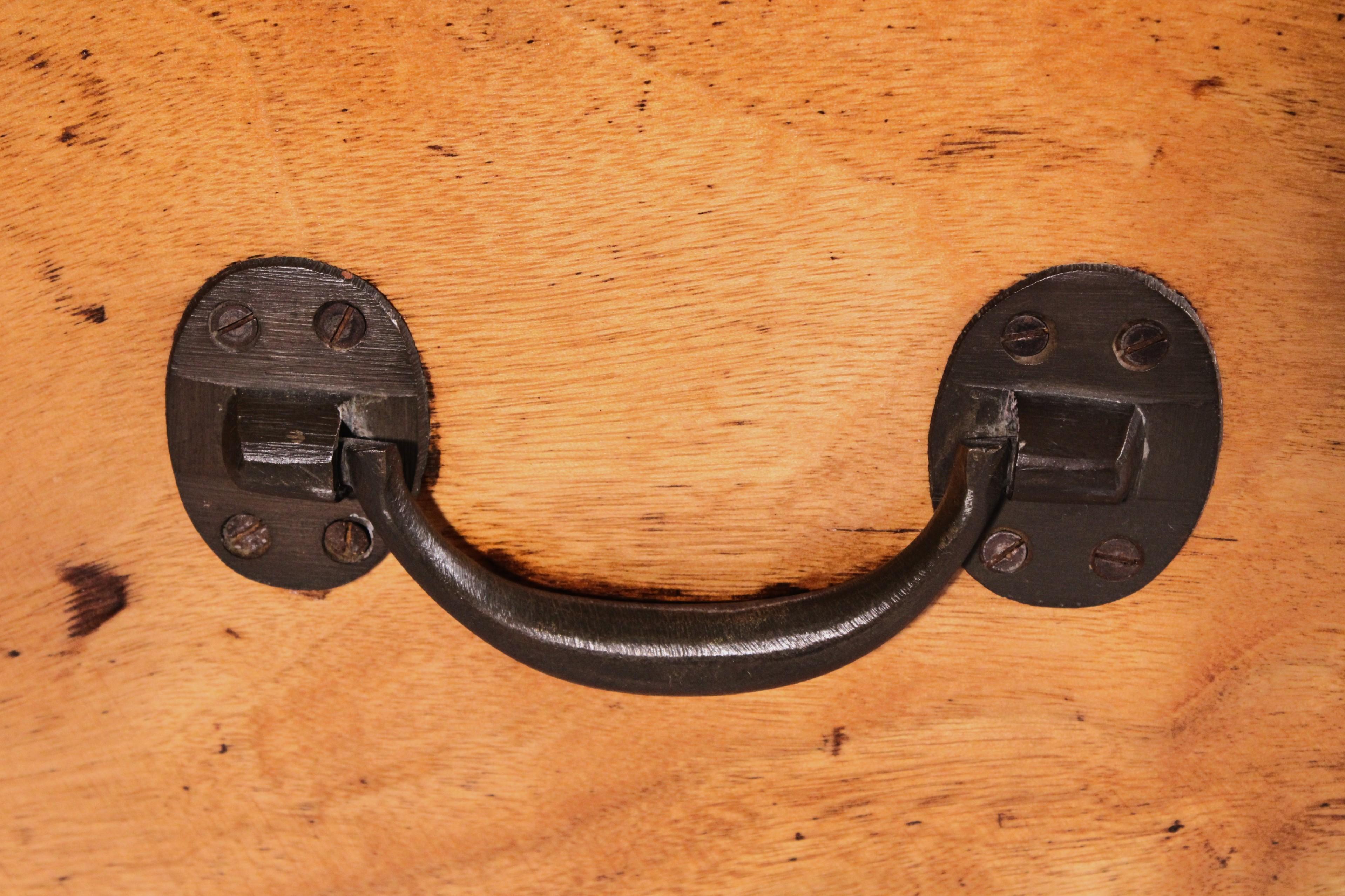 English Camphor Wood Campaign Trunk in vendita 2