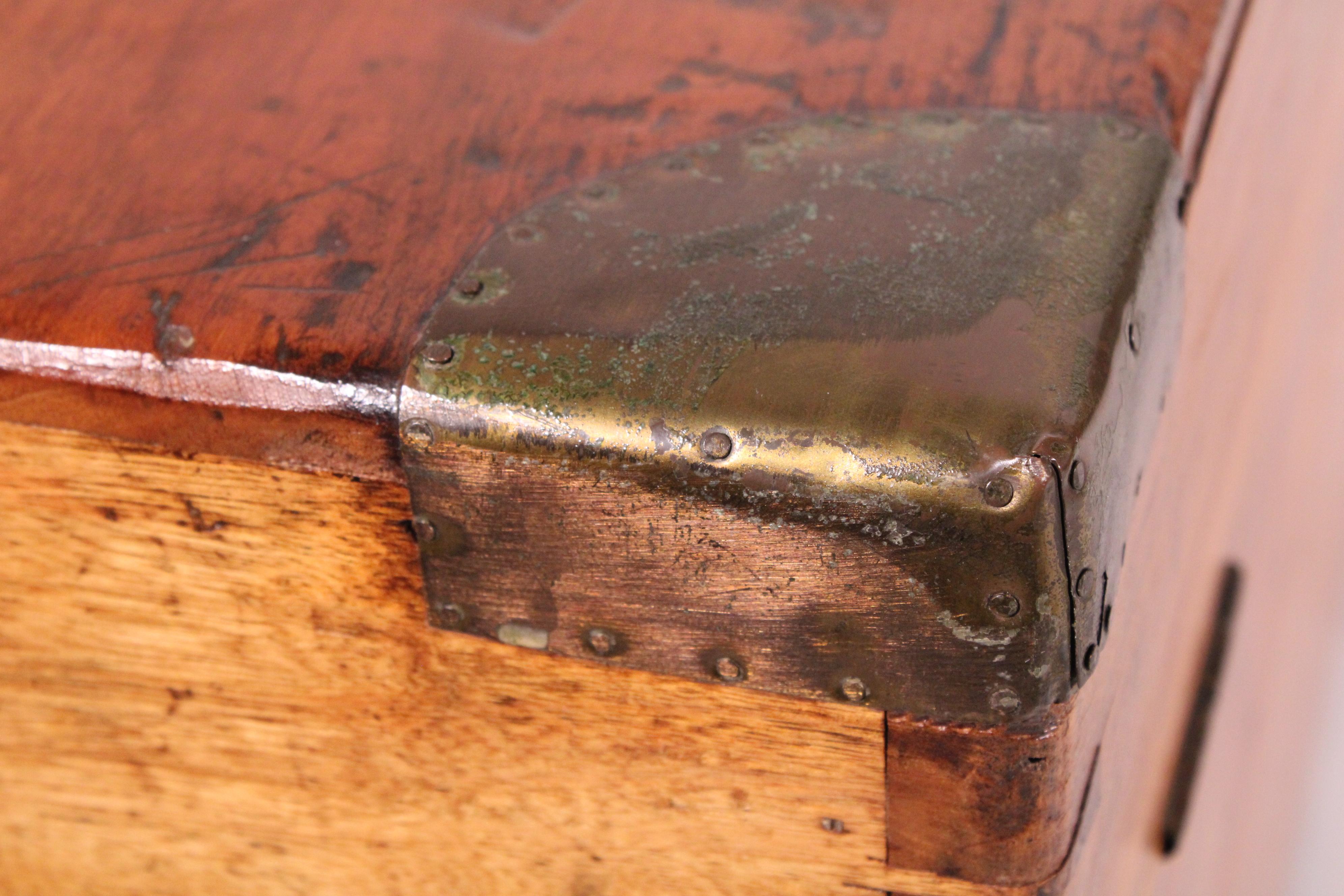 English Camphor Wood Campaign Trunk in vendita 3