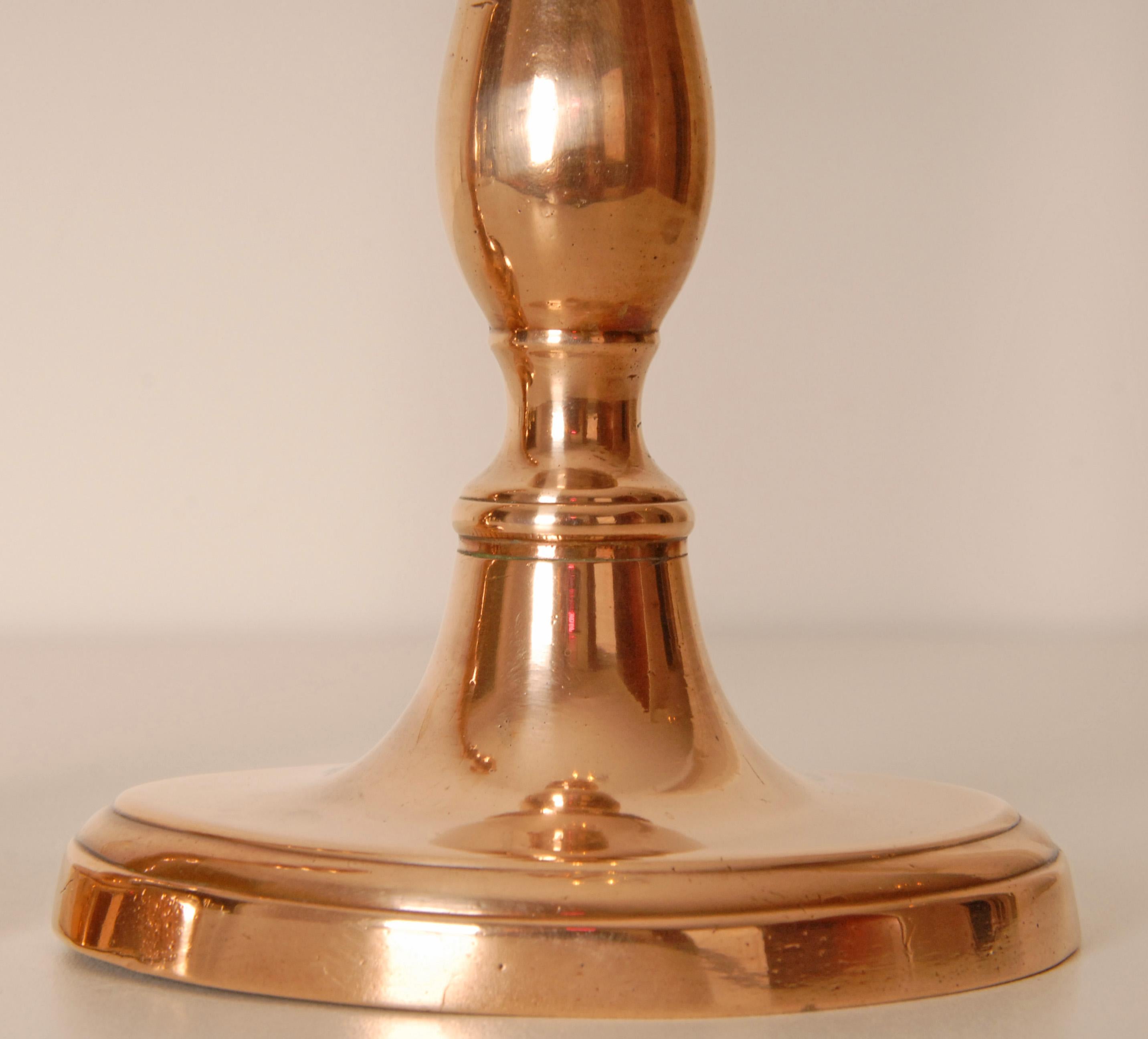 Candelieri inglesi Georgiani del XVIII secolo in bronzo Portacandele - una coppia in vendita 1