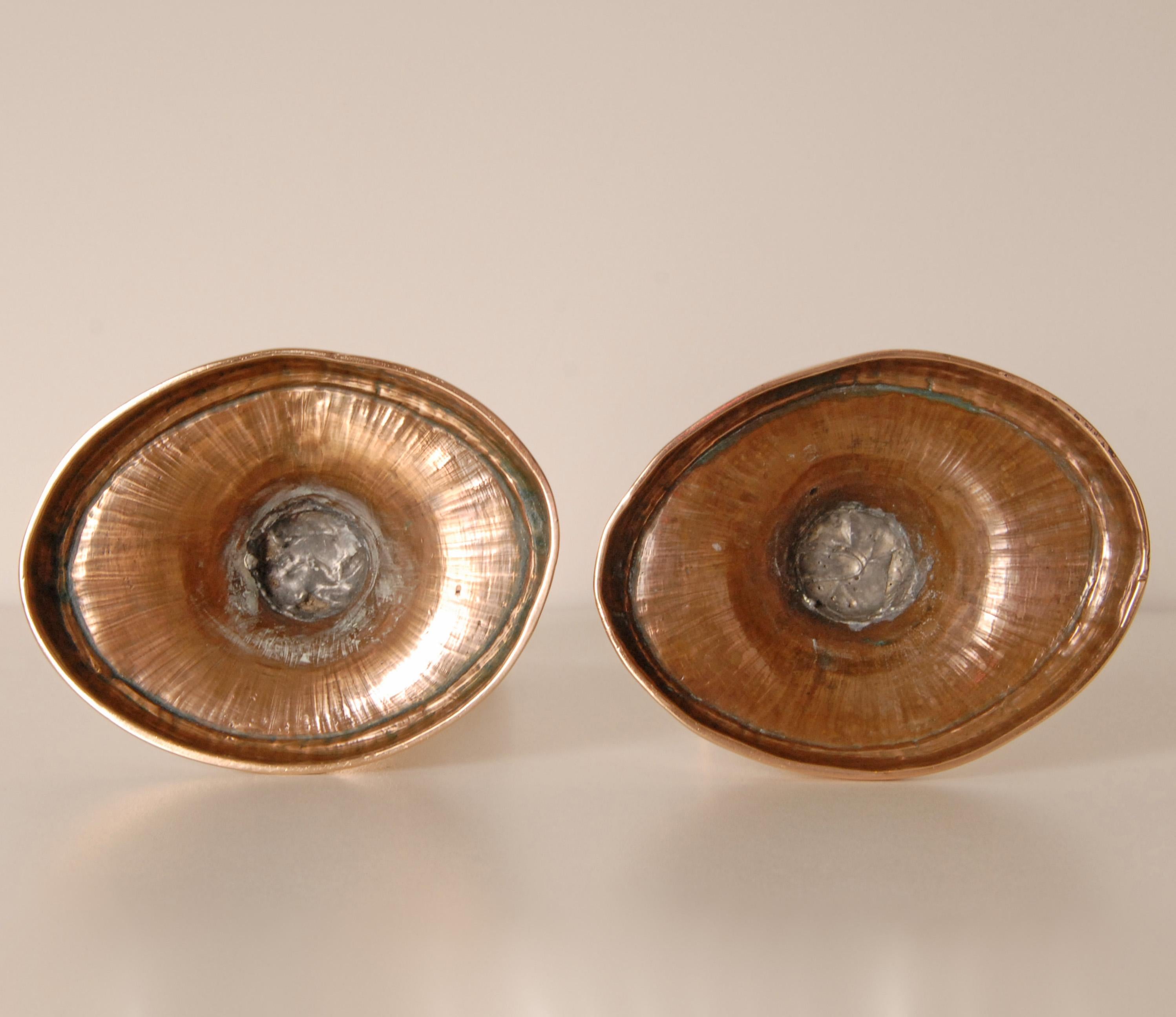 Candelieri inglesi Georgiani del XVIII secolo in bronzo Portacandele - una coppia in vendita 2