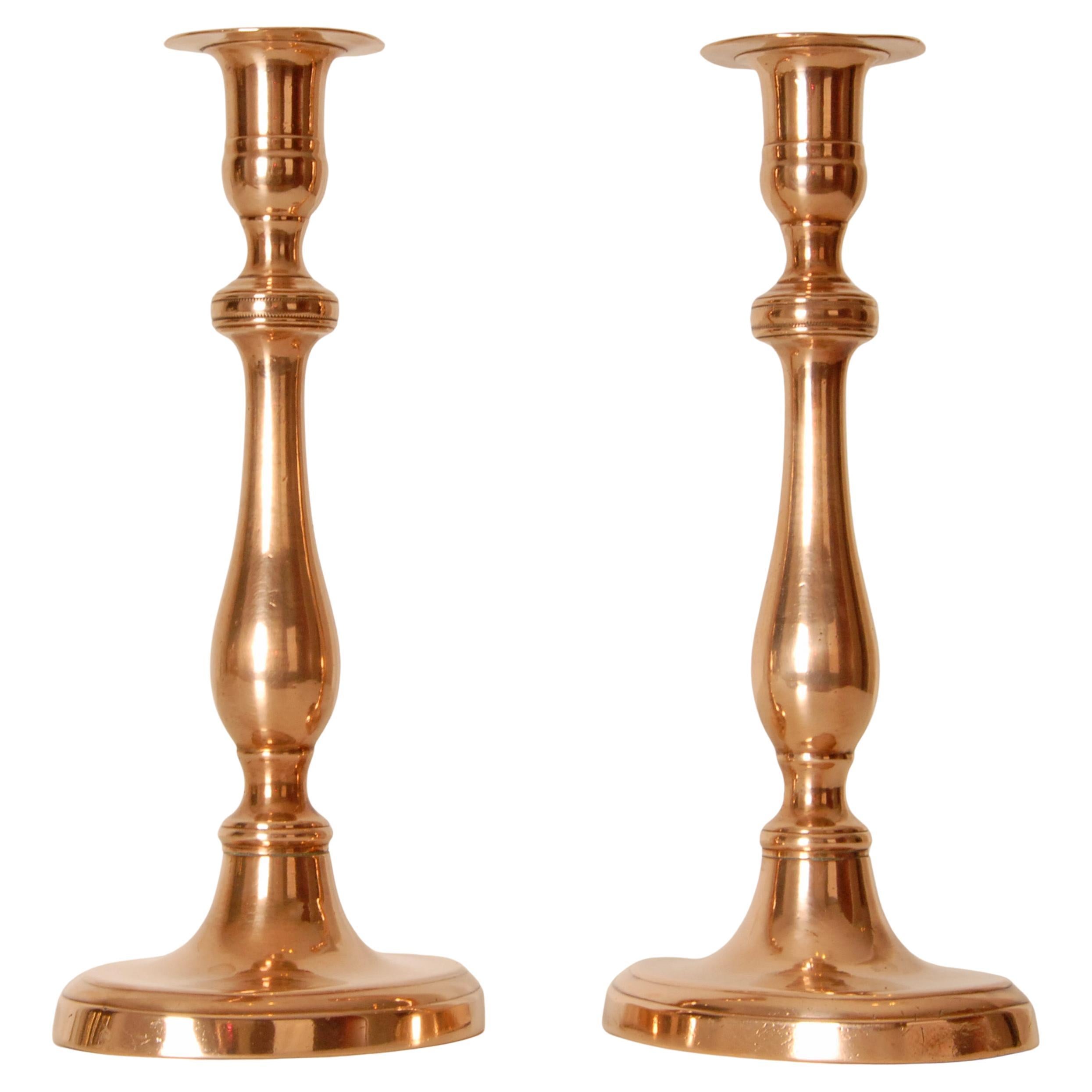 Candelieri inglesi Georgiani del XVIII secolo in bronzo Portacandele - una coppia