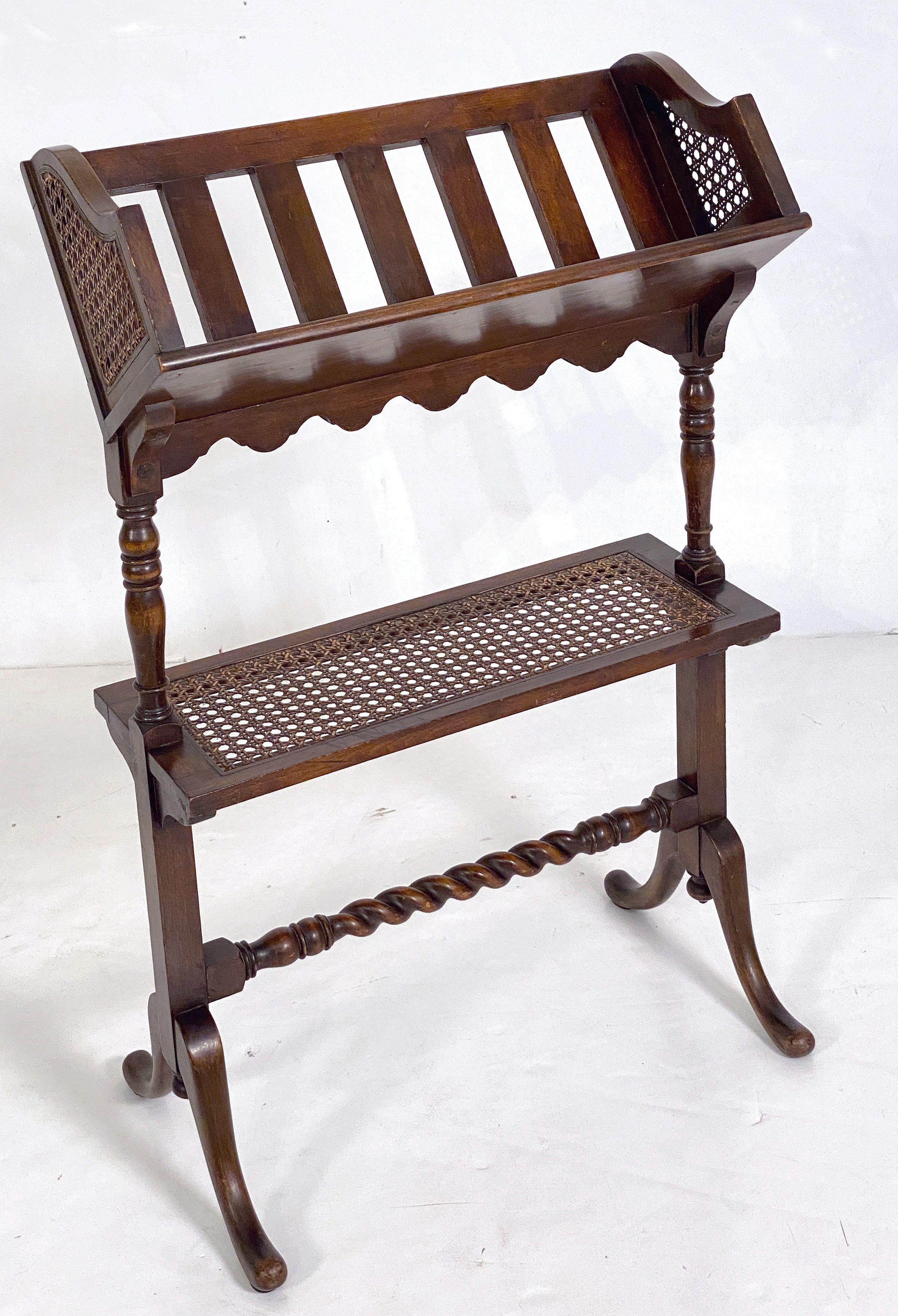 English Caned Bergere Book Trough on Stand of Beechwood from the Edwardian Era For Sale 1