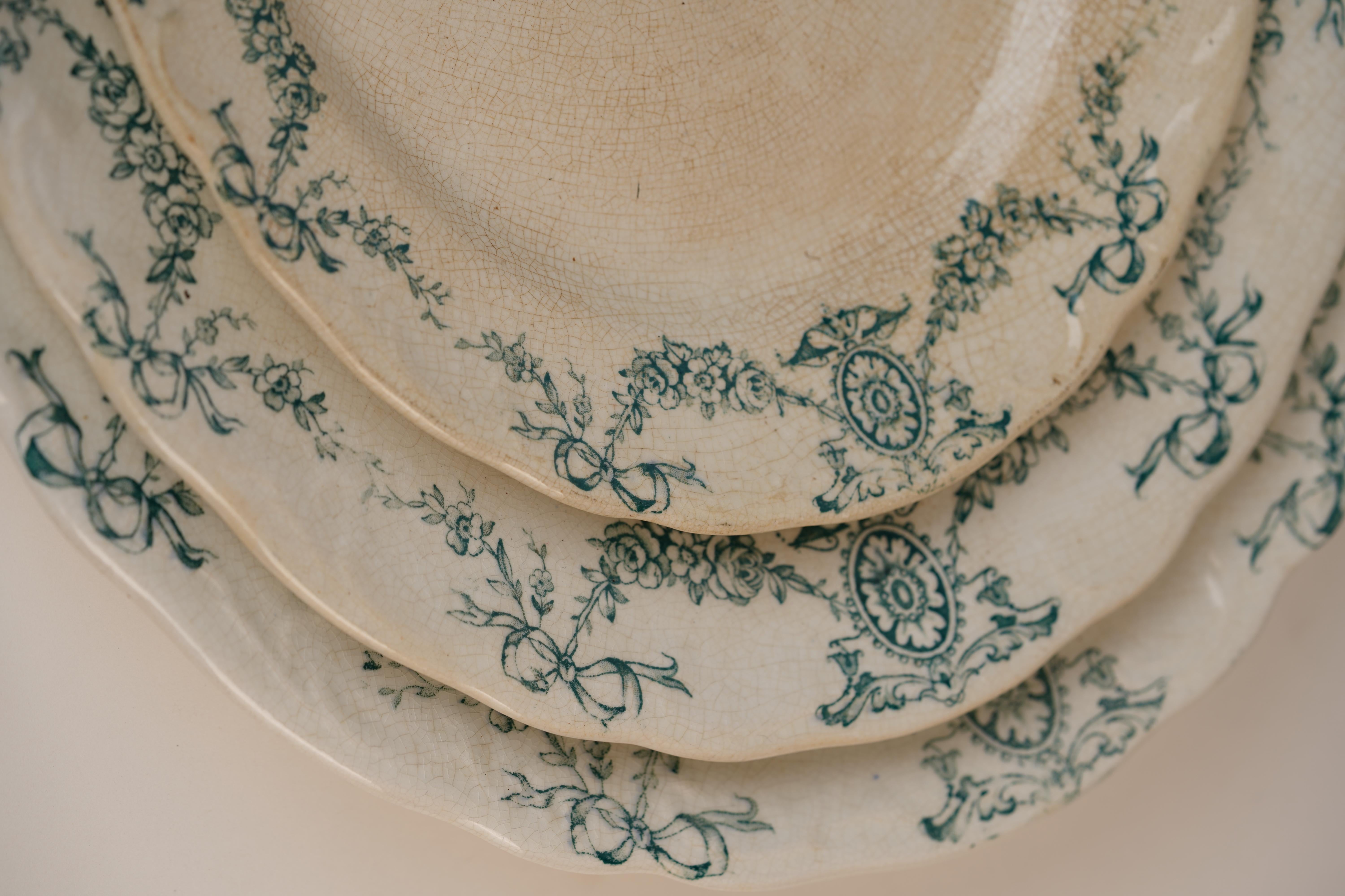 Victorian English Carlton 3 Graduated-Sized Platters by Barker Bros, Early 20th Century For Sale