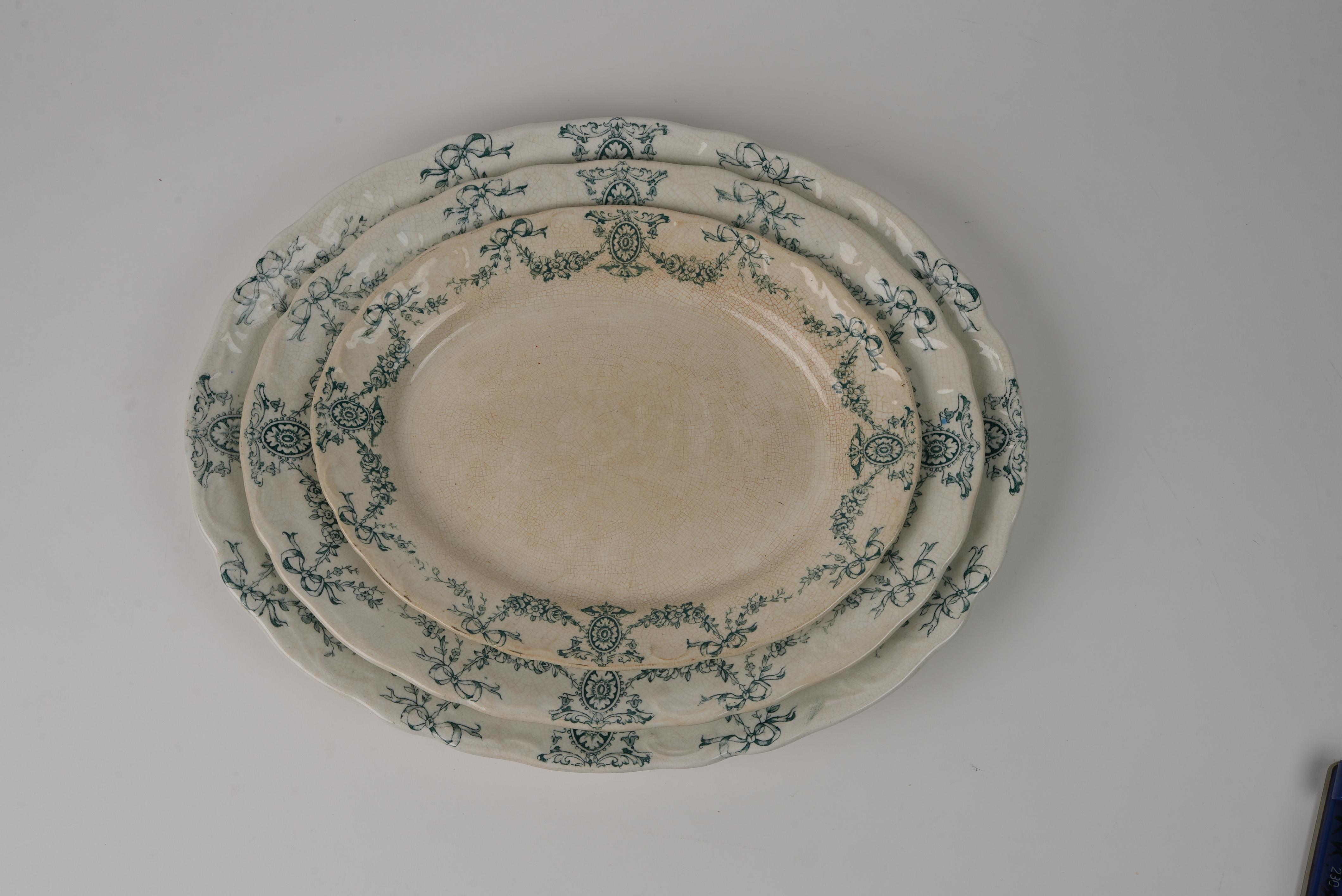 English Carlton 3 Graduated-Sized Platters by Barker Bros, Early 20th Century For Sale 3