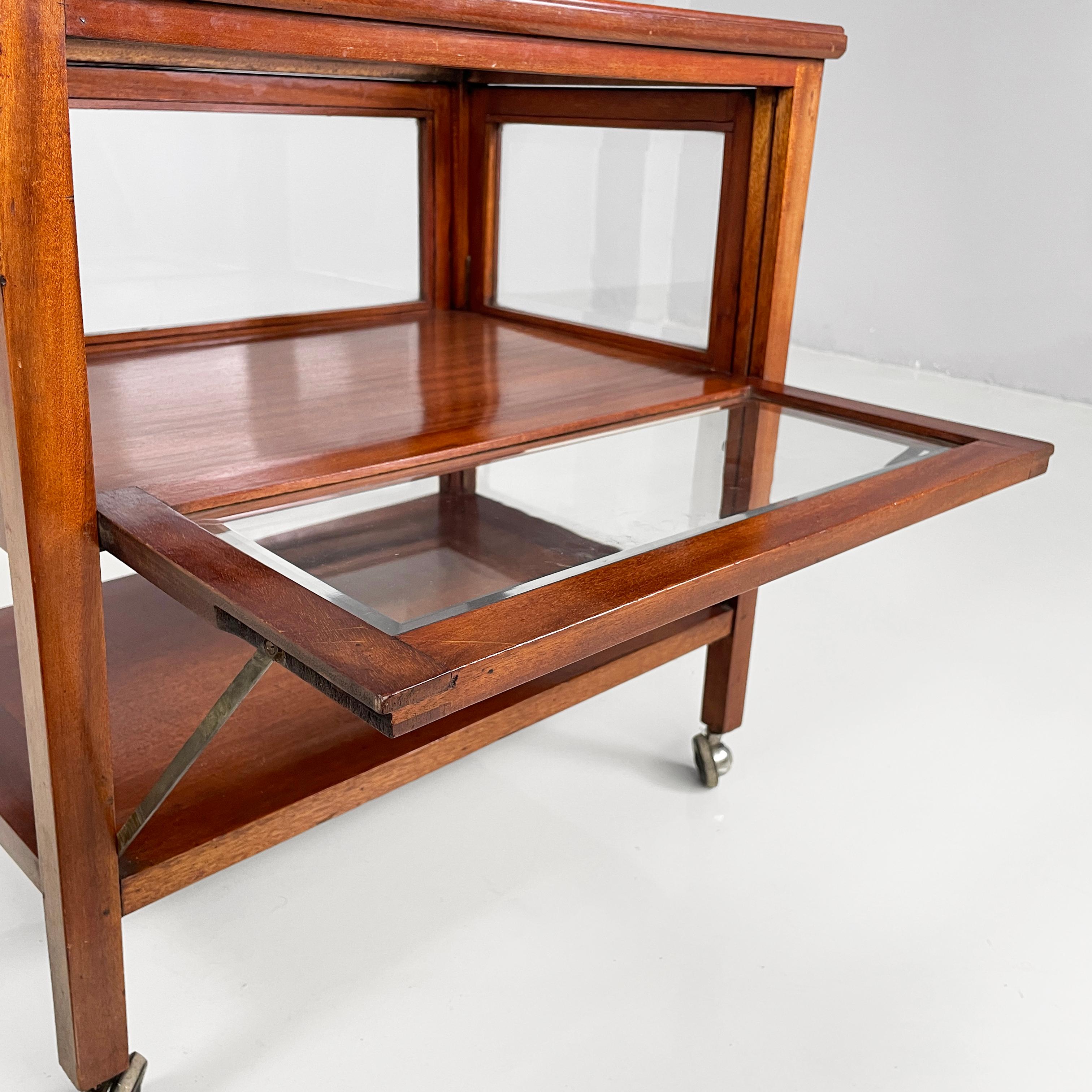 English cart with bar compartment in wood and glass, late 1800s in vendita 9