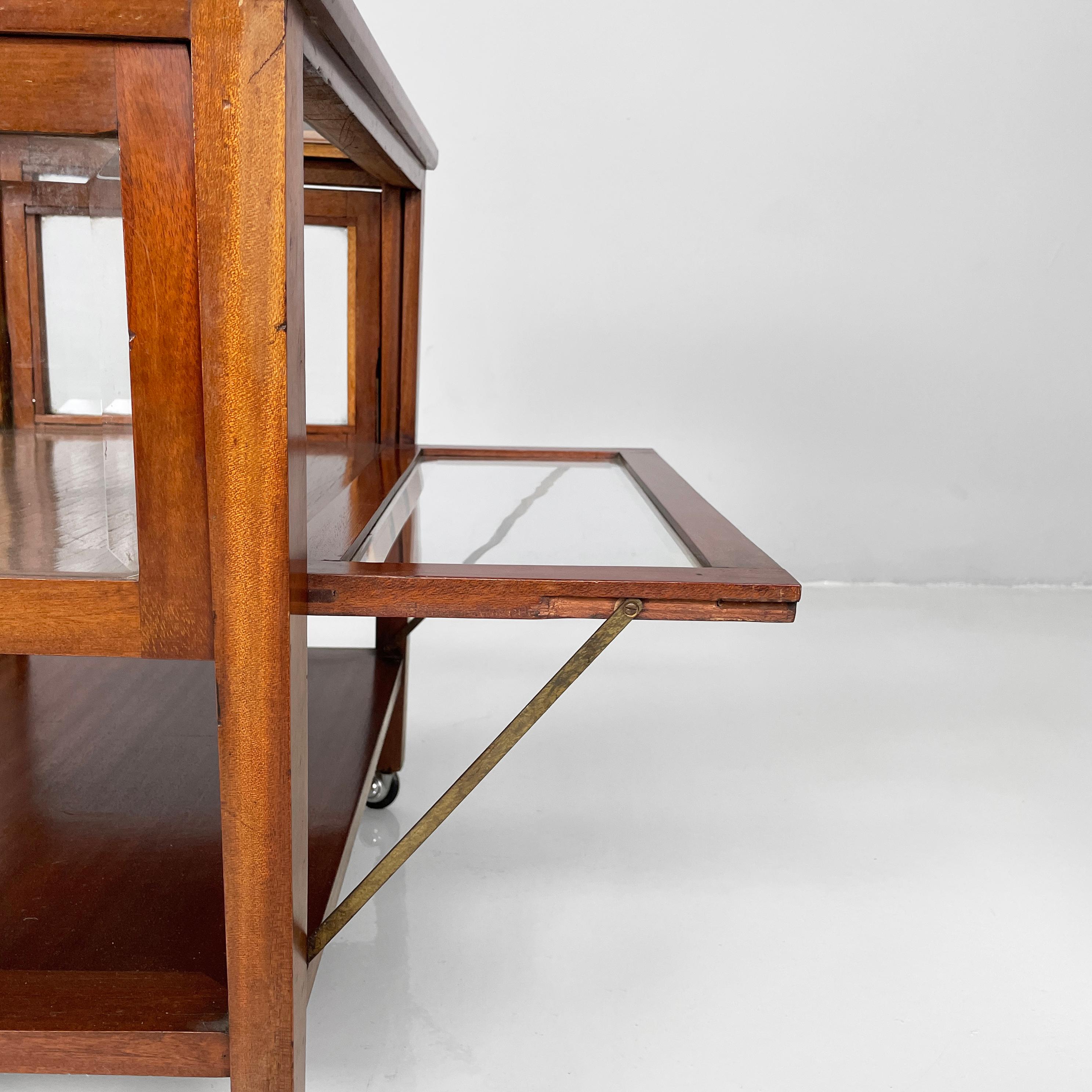 English cart with bar compartment in wood and glass, late 1800s in vendita 10