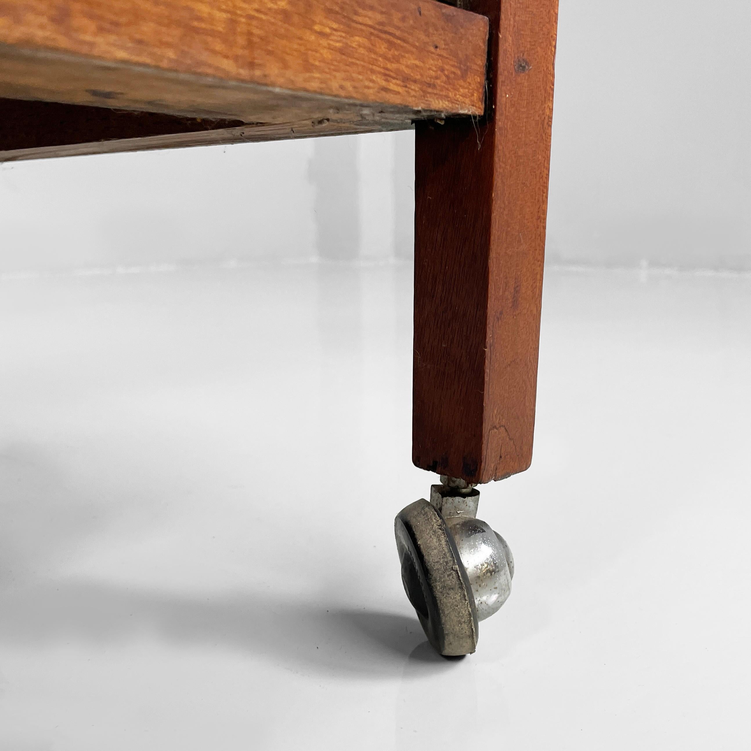 English cart with bar compartment in wood and glass, late 1800s in vendita 15