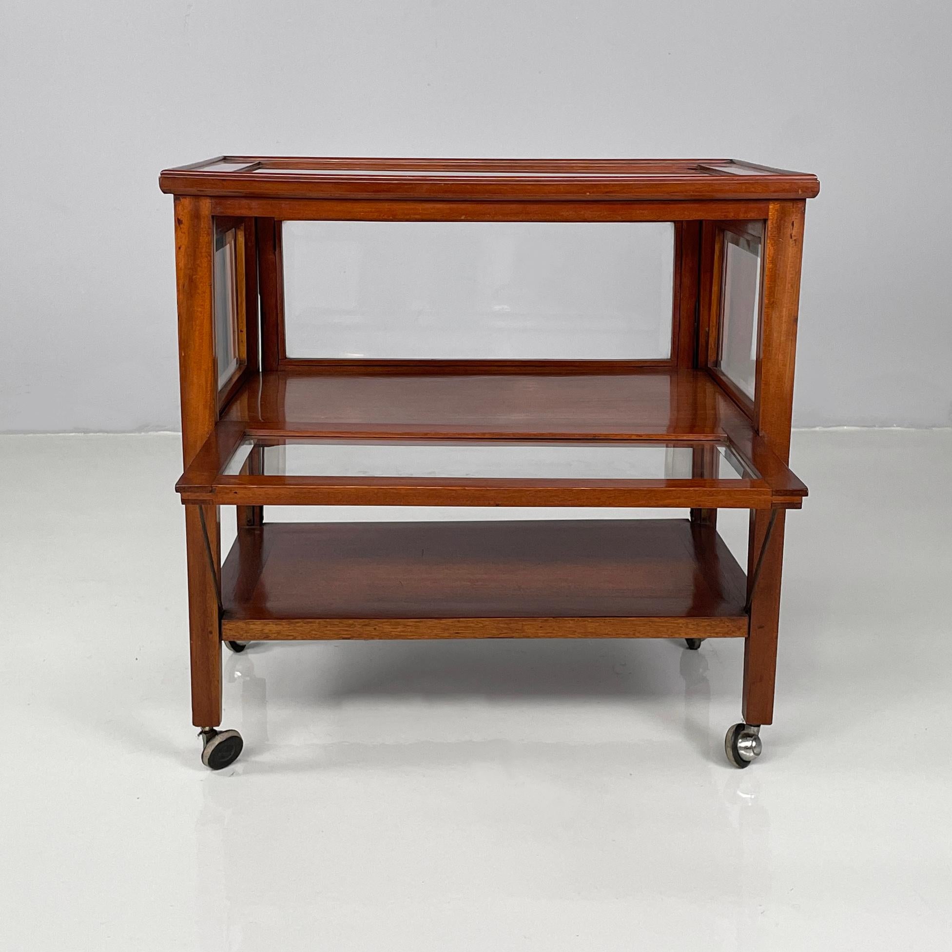 19th Century English cart with bar compartment in wood and glass, late 1800s in vendita