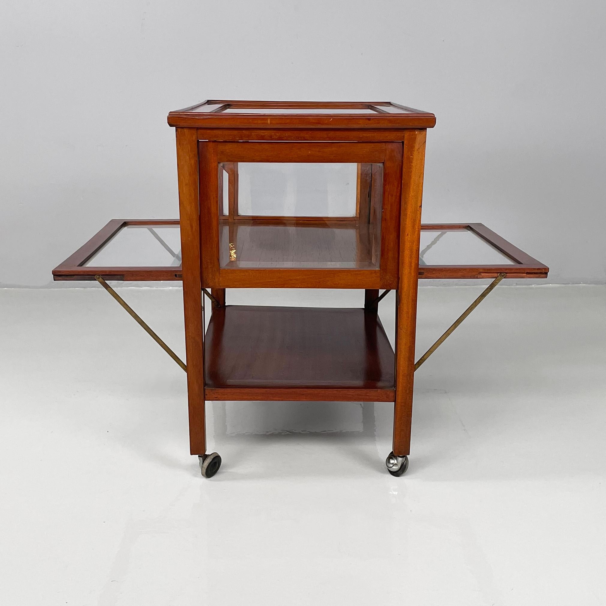 English cart with bar compartment in wood and glass, late 1800s in vendita 1